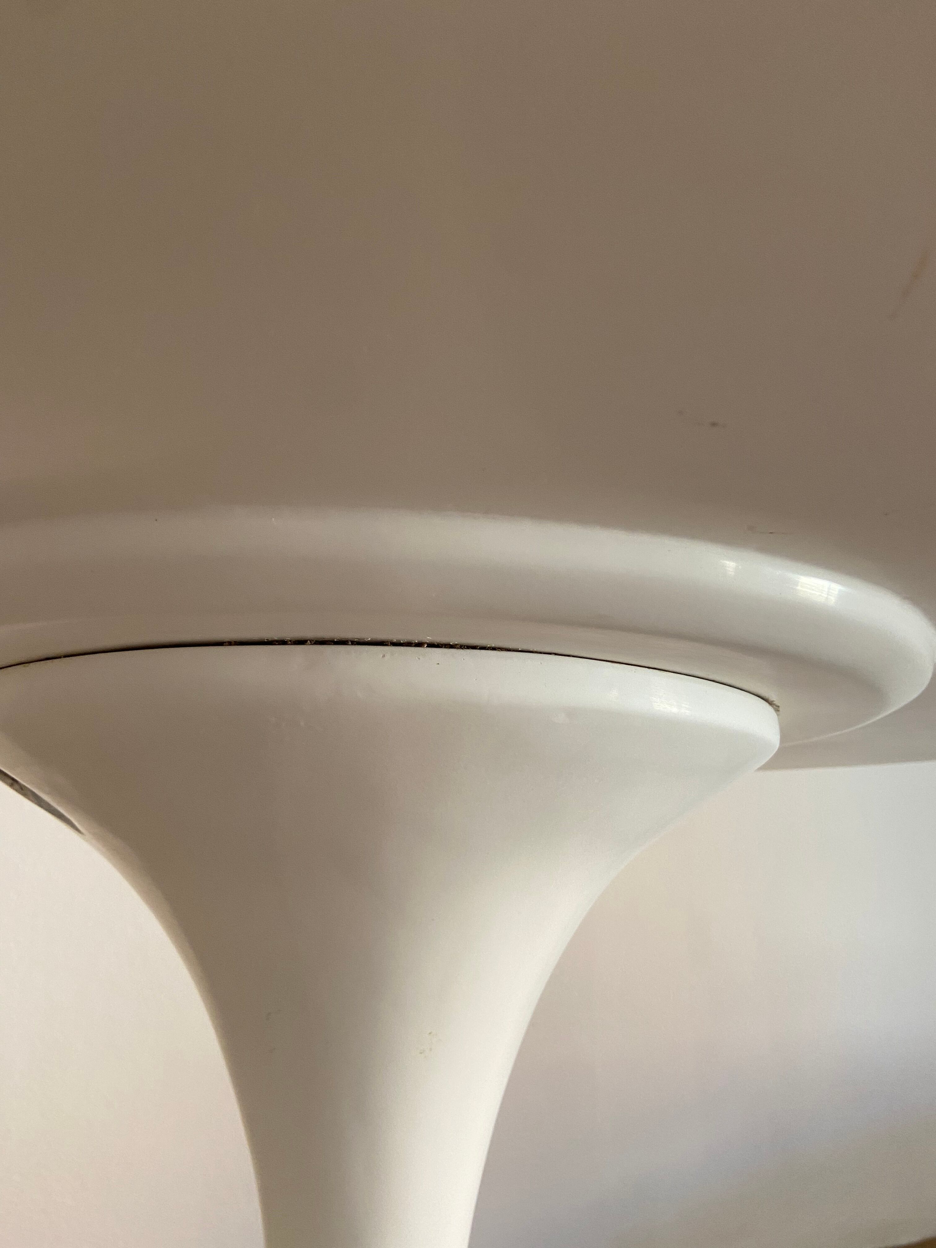 Vintage tulip table 1970