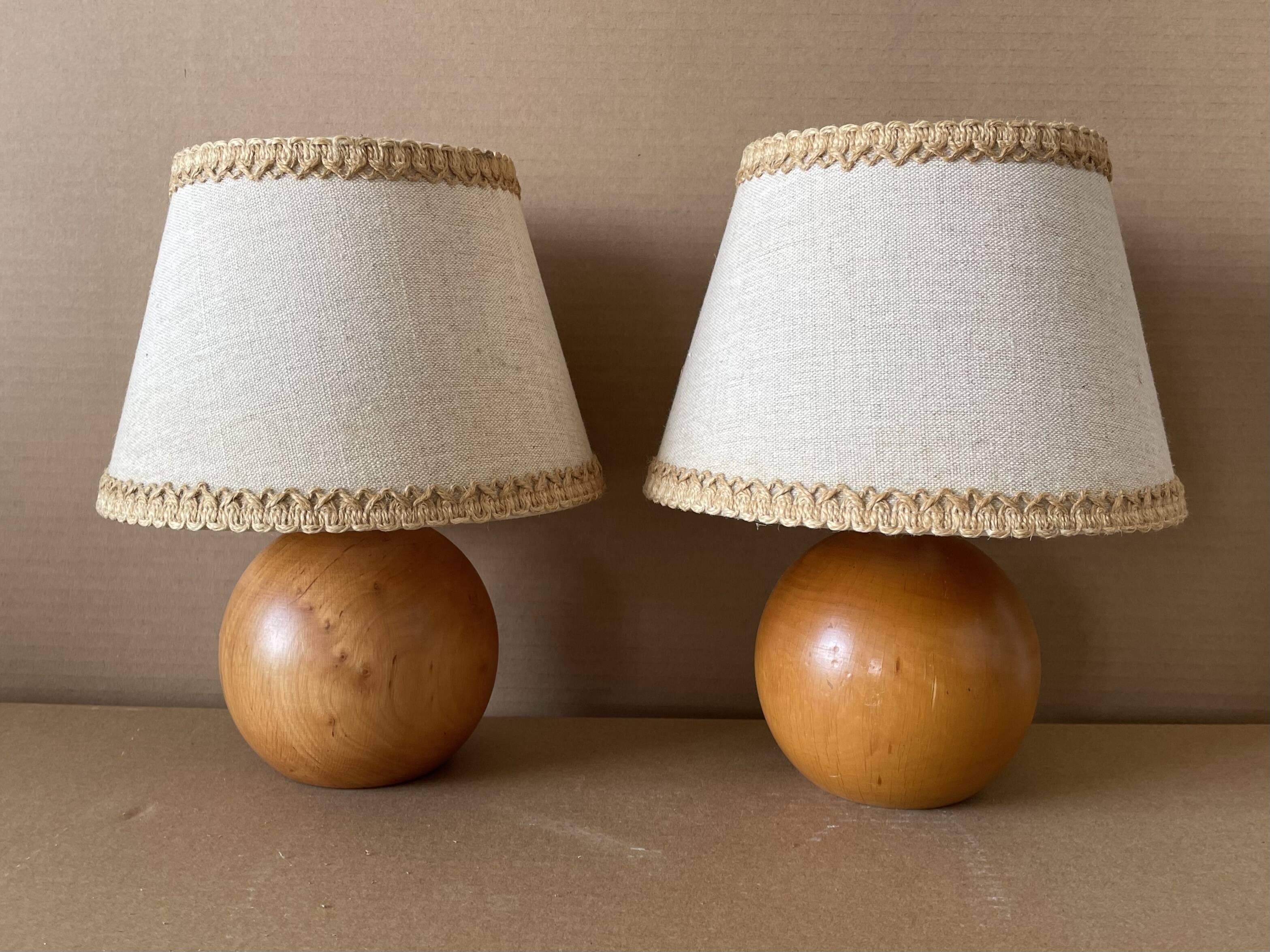 Set of 2 solid wood bedside lamps