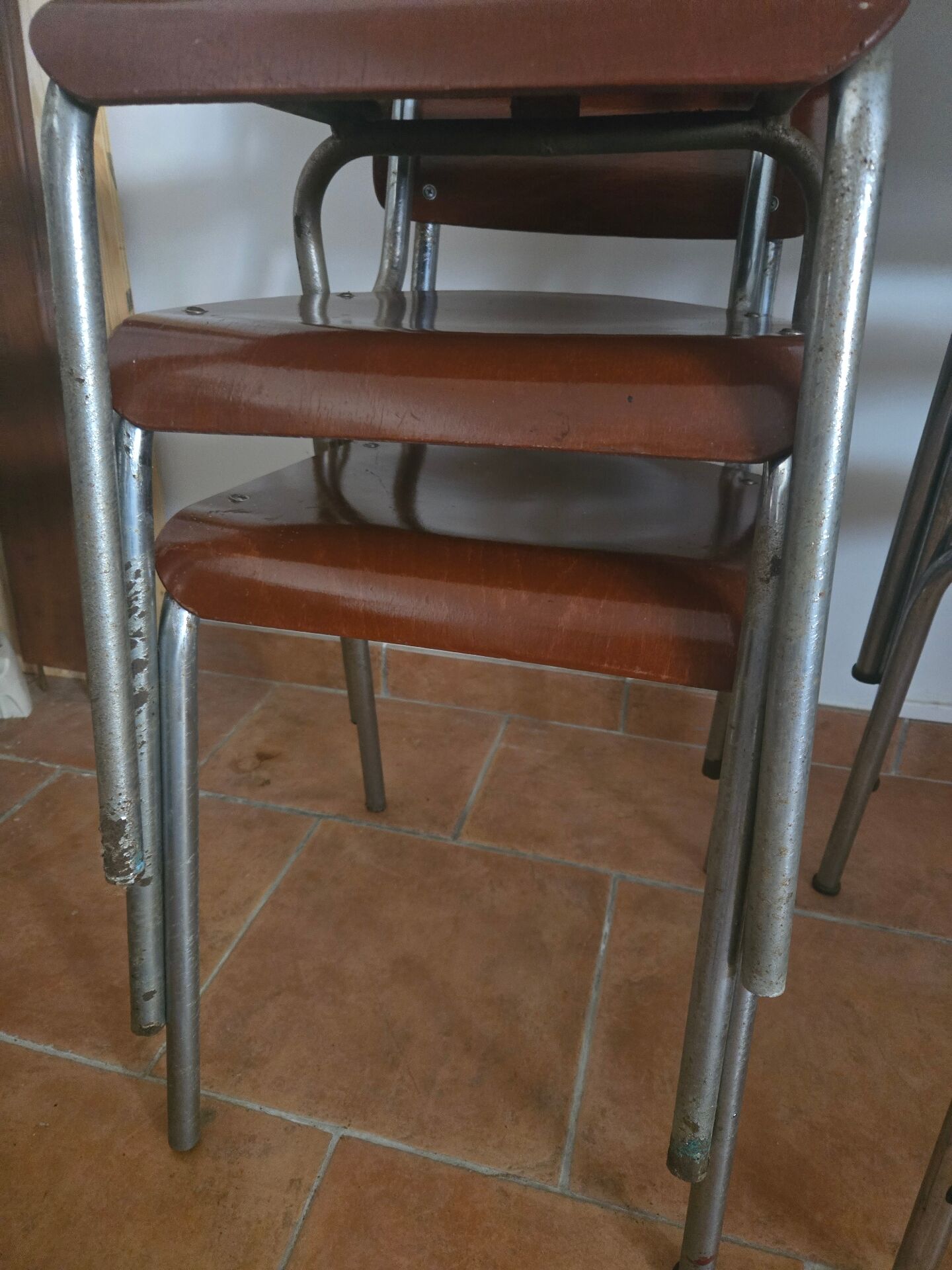 6 vintage chairs