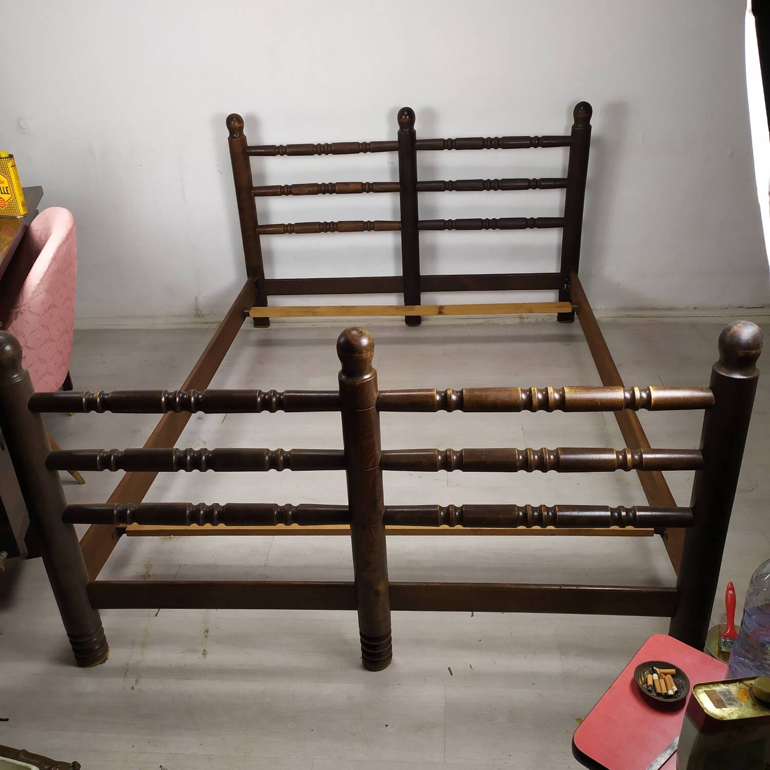 Lit brutaliste art déco