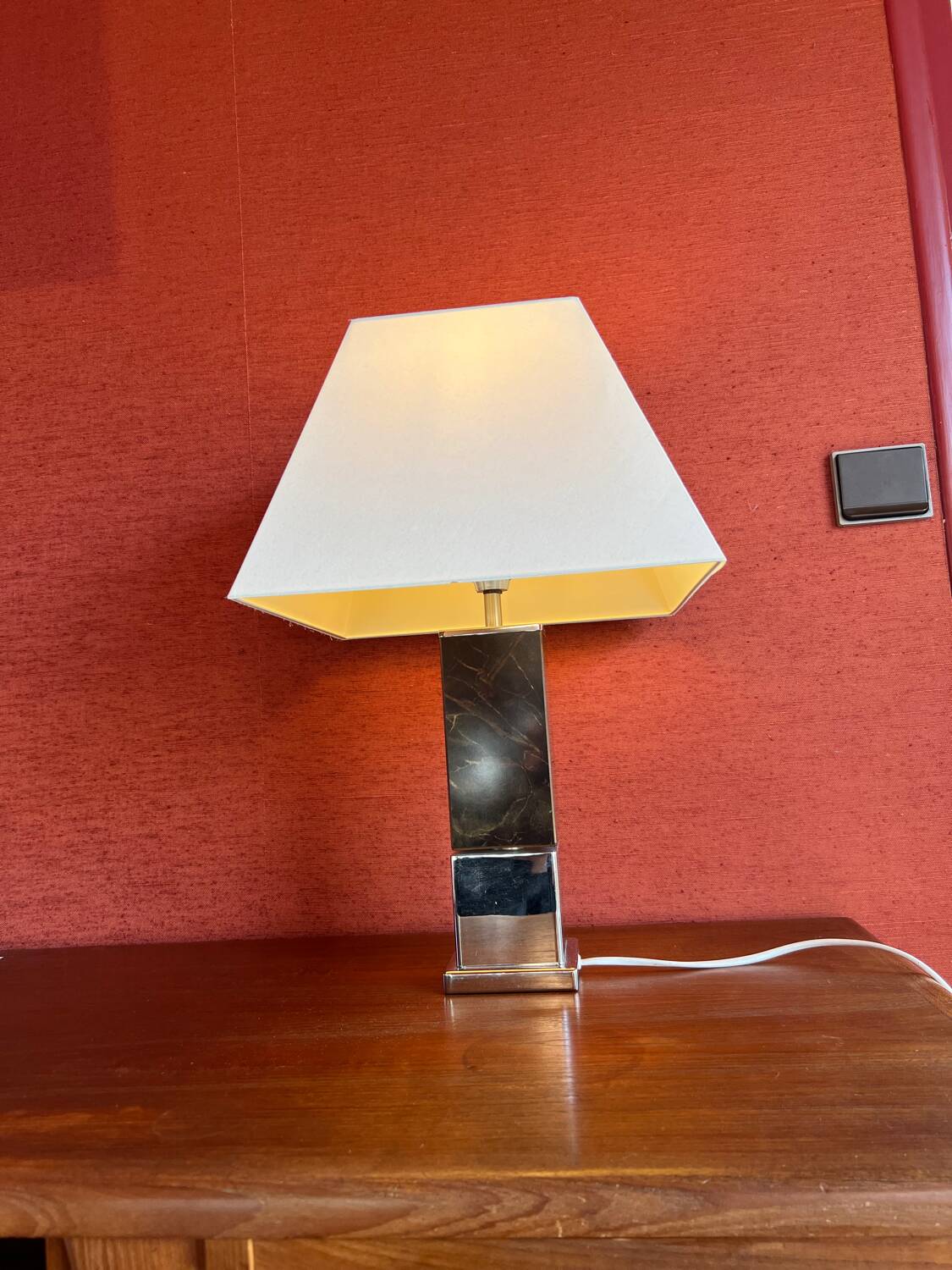 Vintage table lamp – marble and chrome metal base