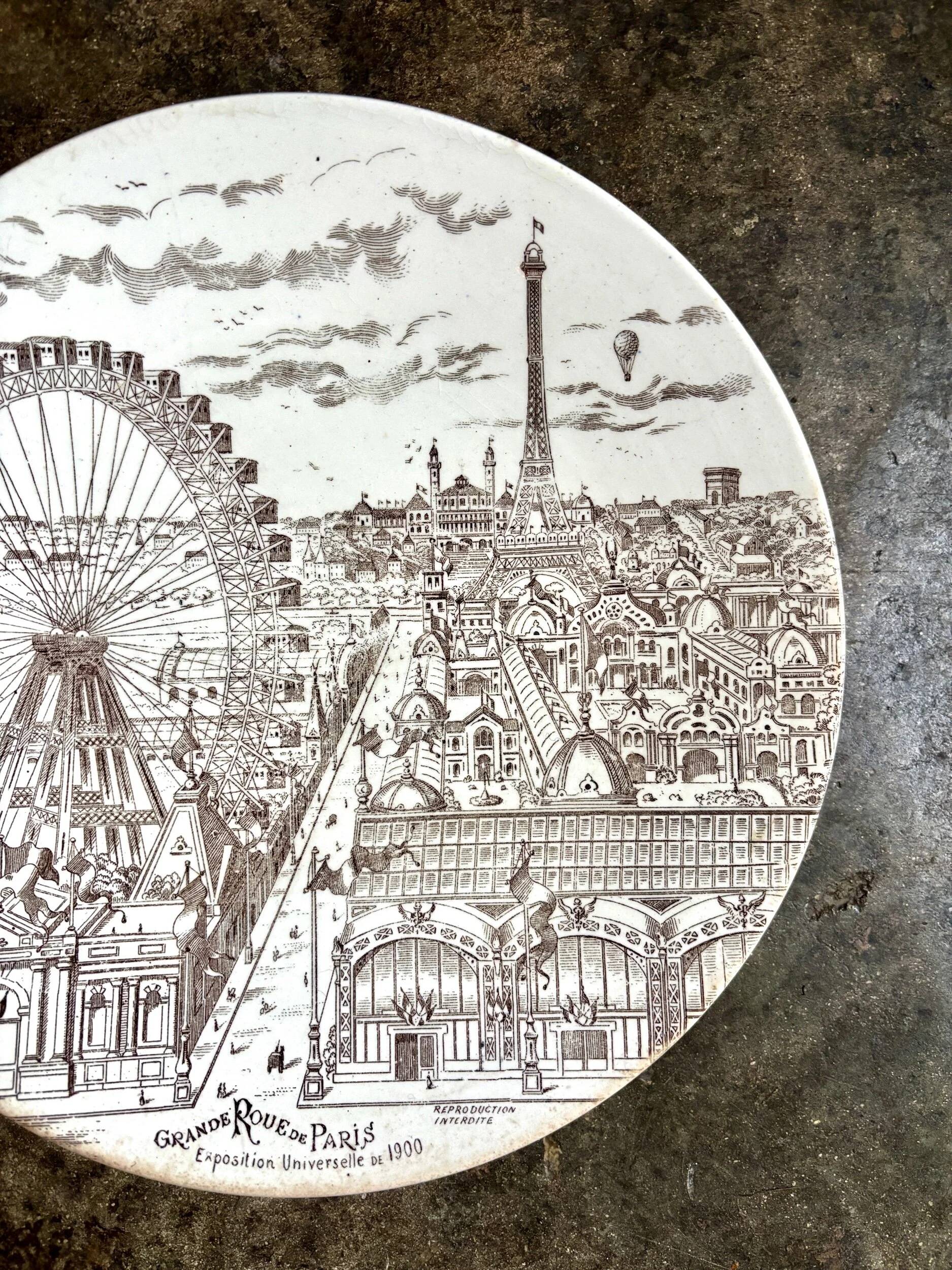 Brown earthenware plate "Universal Exhibition of 1900" No. 1