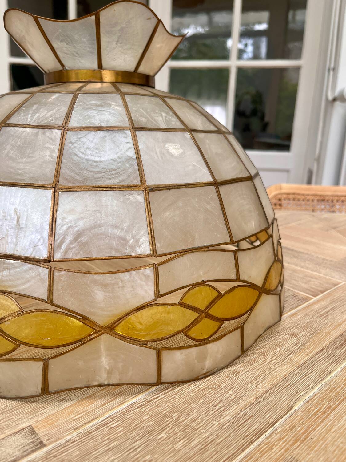 Mimosa mother-of-pearl pendant light