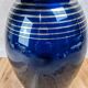 Vase ancien en verre bleu cobalt à filets dorés