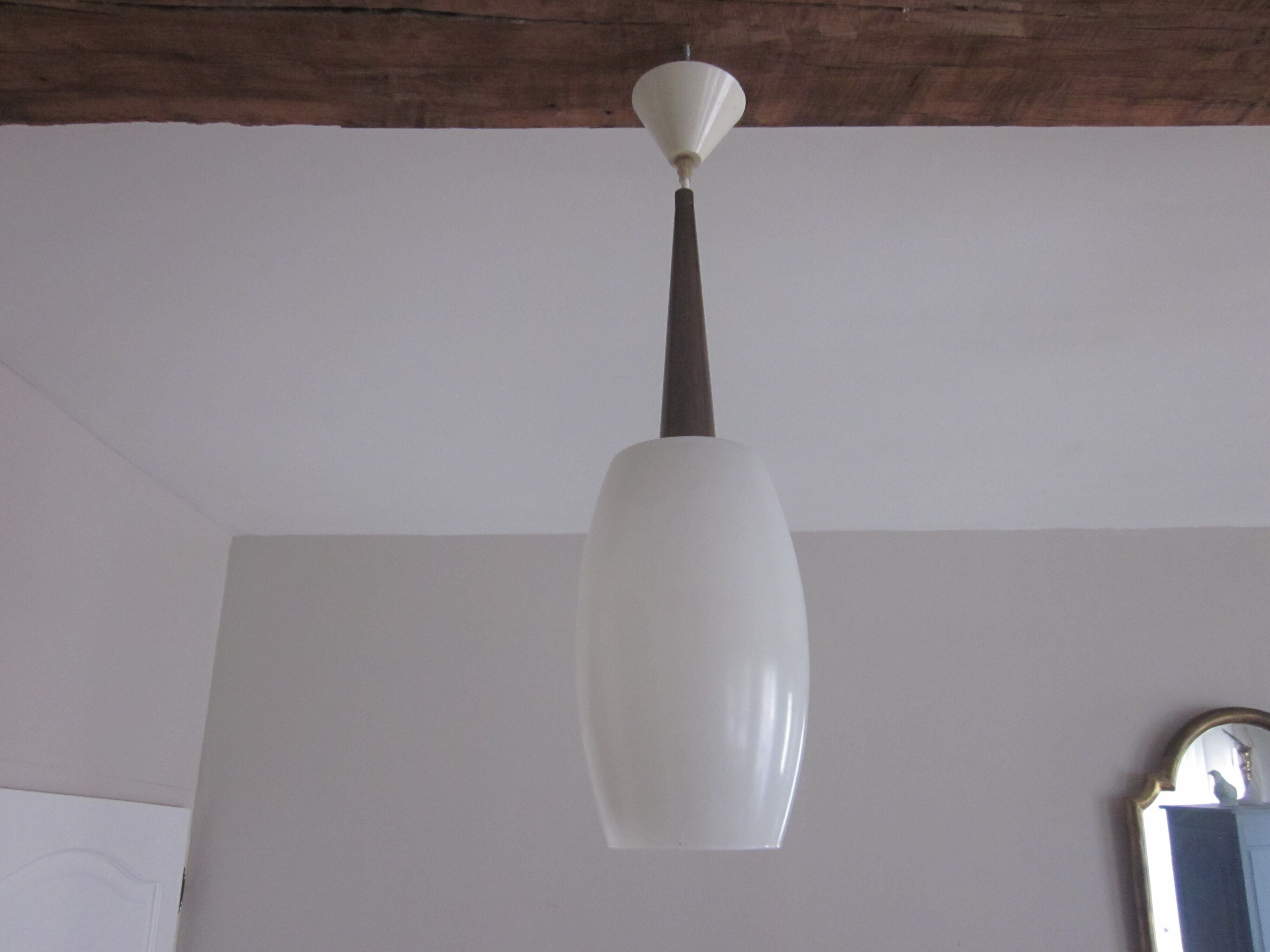 Suspension of years 50-60 in opaline