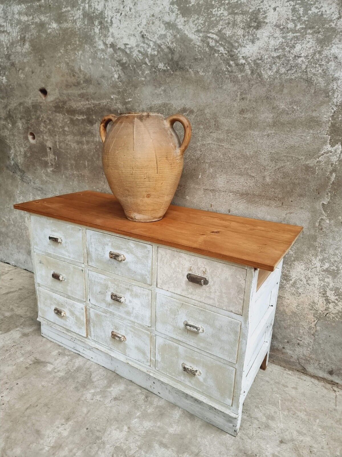 Chest of drawers