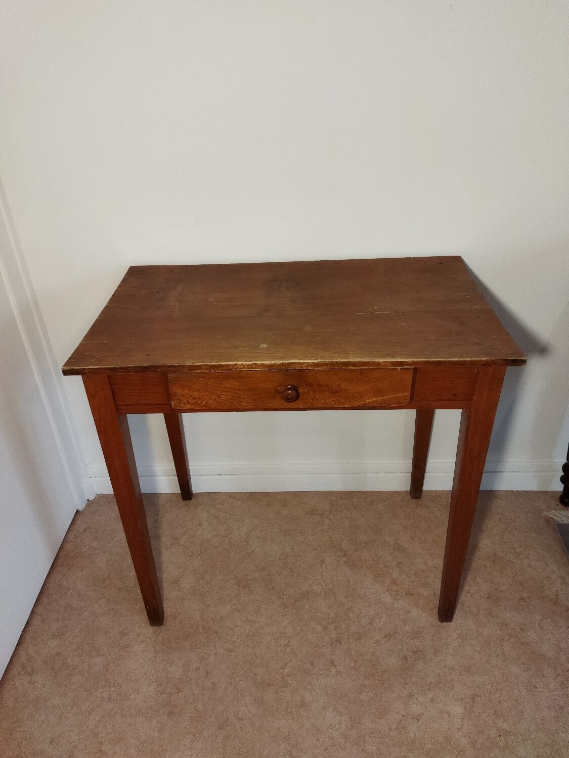 Spindle legs desk