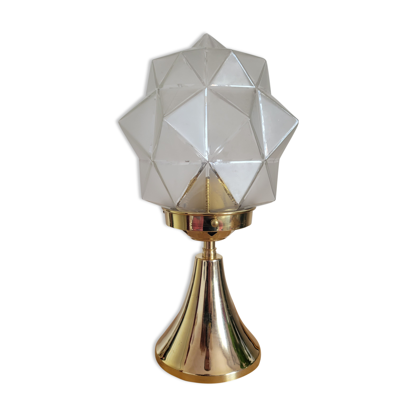 Lampe en laiton avec globe à facettes