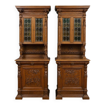Paire de buffets deux-corps de style Renaissance richement sculp