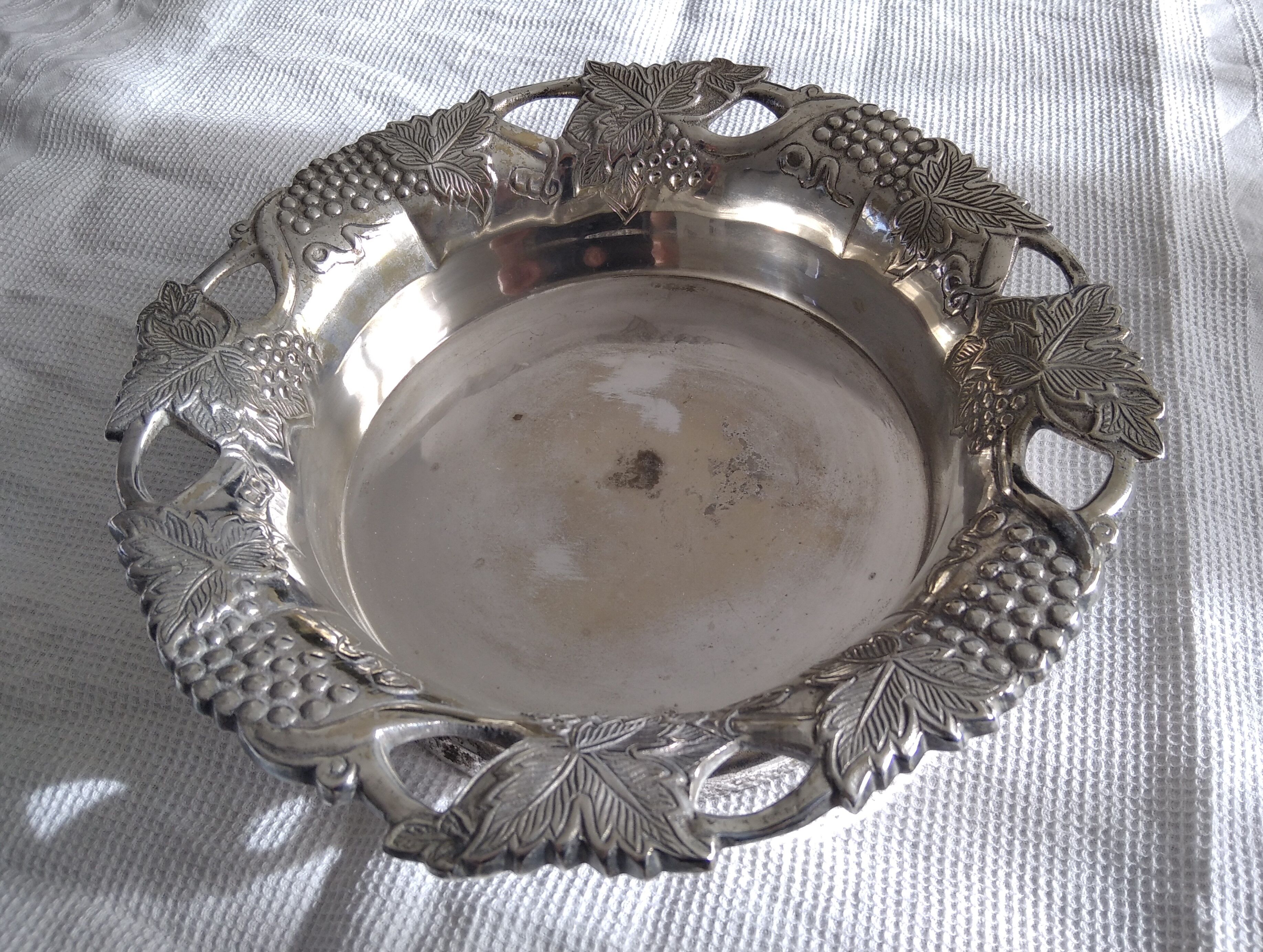 Silver metal fruit cup
