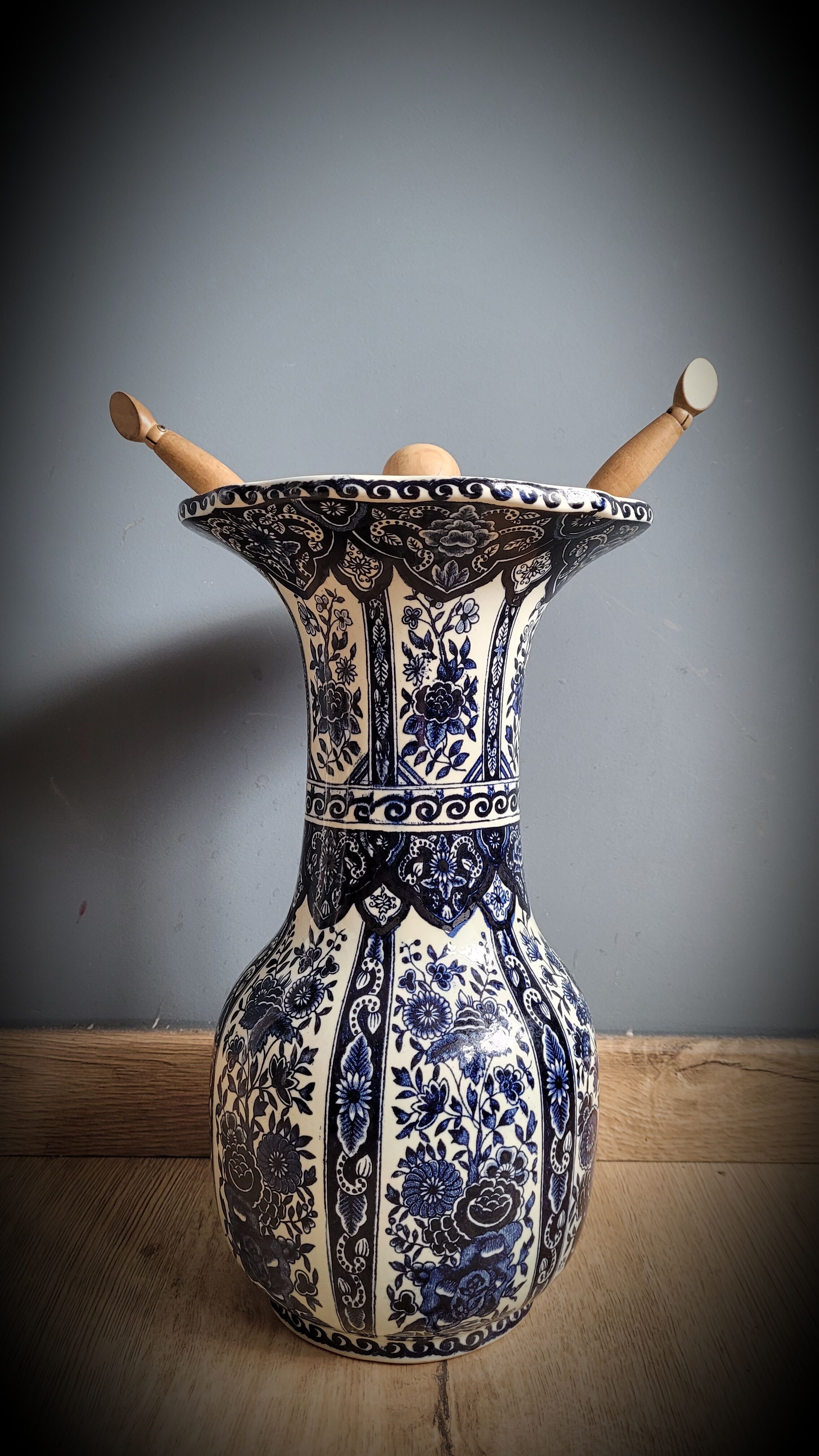 Ceramic vase Delft Boch 41