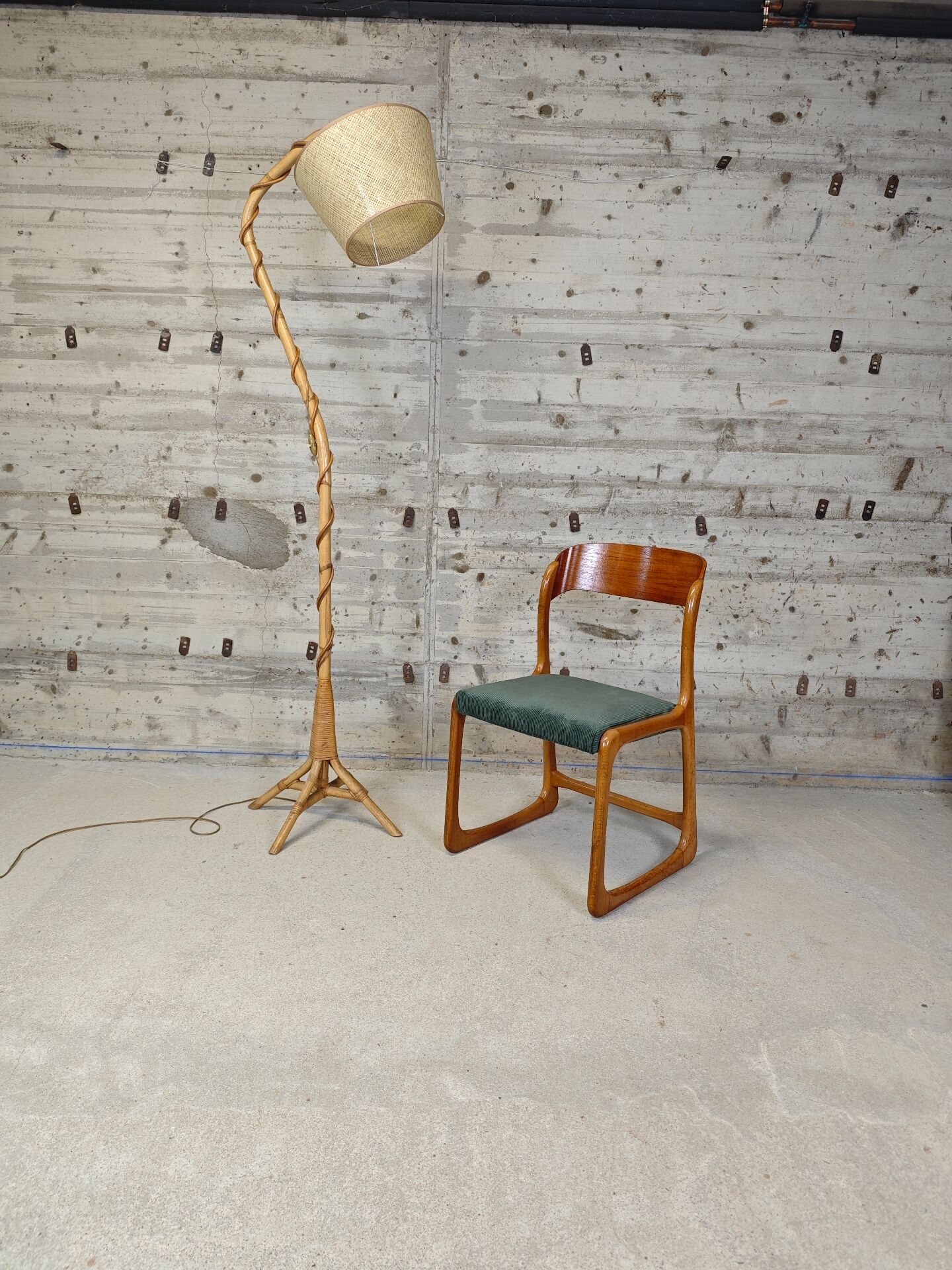 Lampadaire vintage en rotin