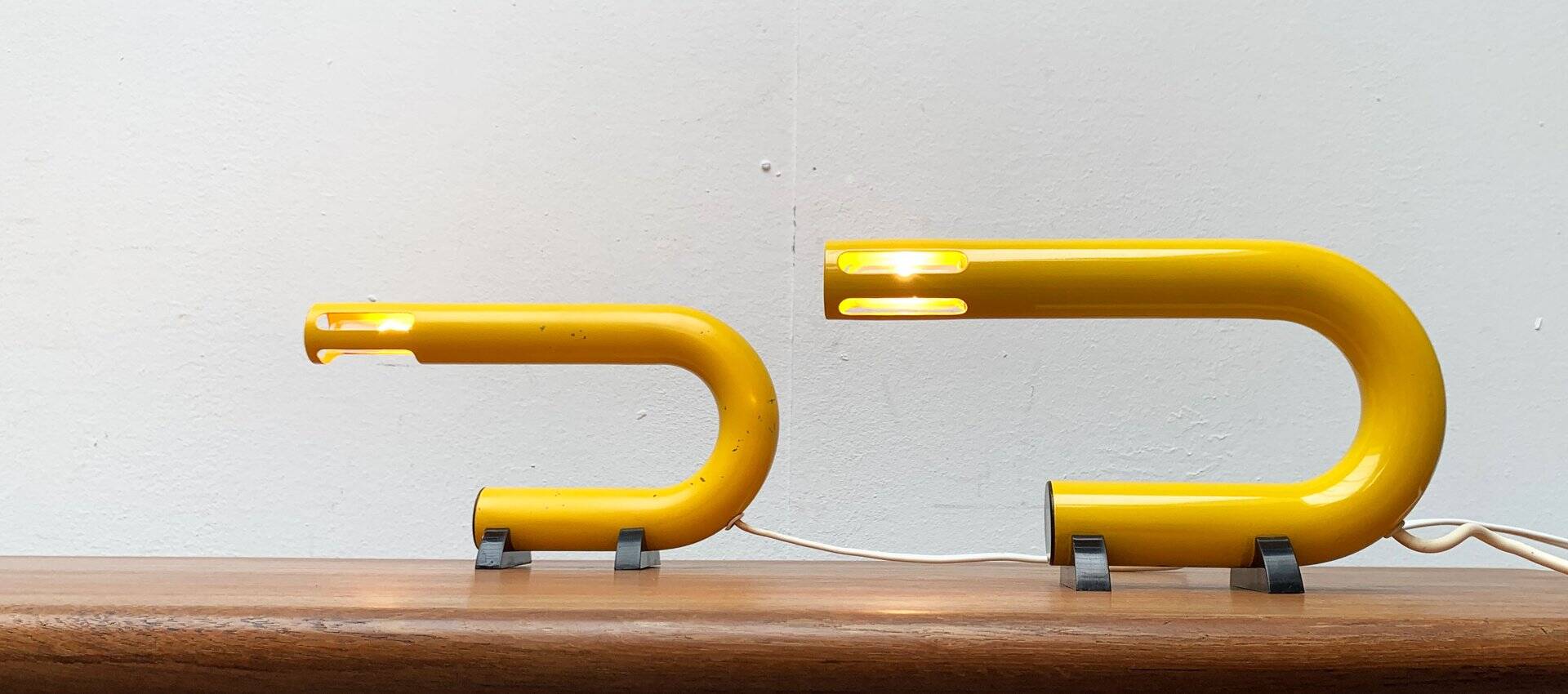 Lampes de table modèle C 452 de l'ère spatiale postmoderne italienne du milieu du siècle, 1960, lot de 2