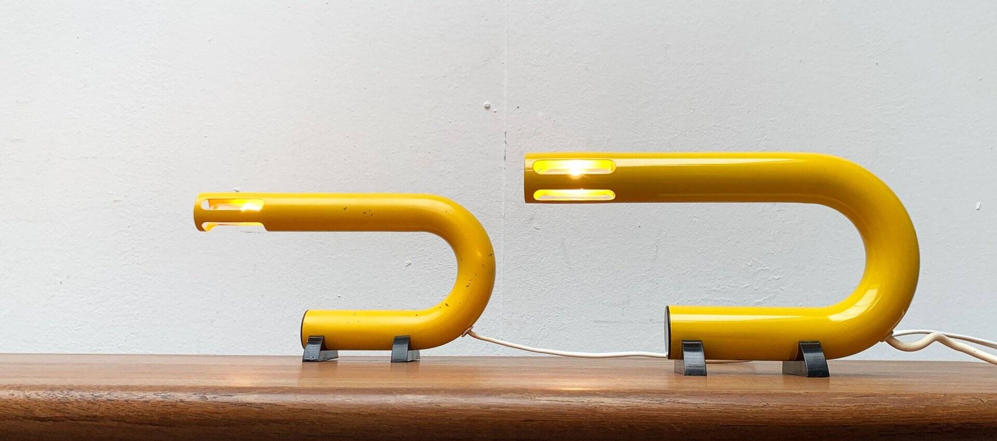 Lampes de table modèle C 452 de l'ère spatiale postmoderne italienne du milieu du siècle, 1960, lot de 2