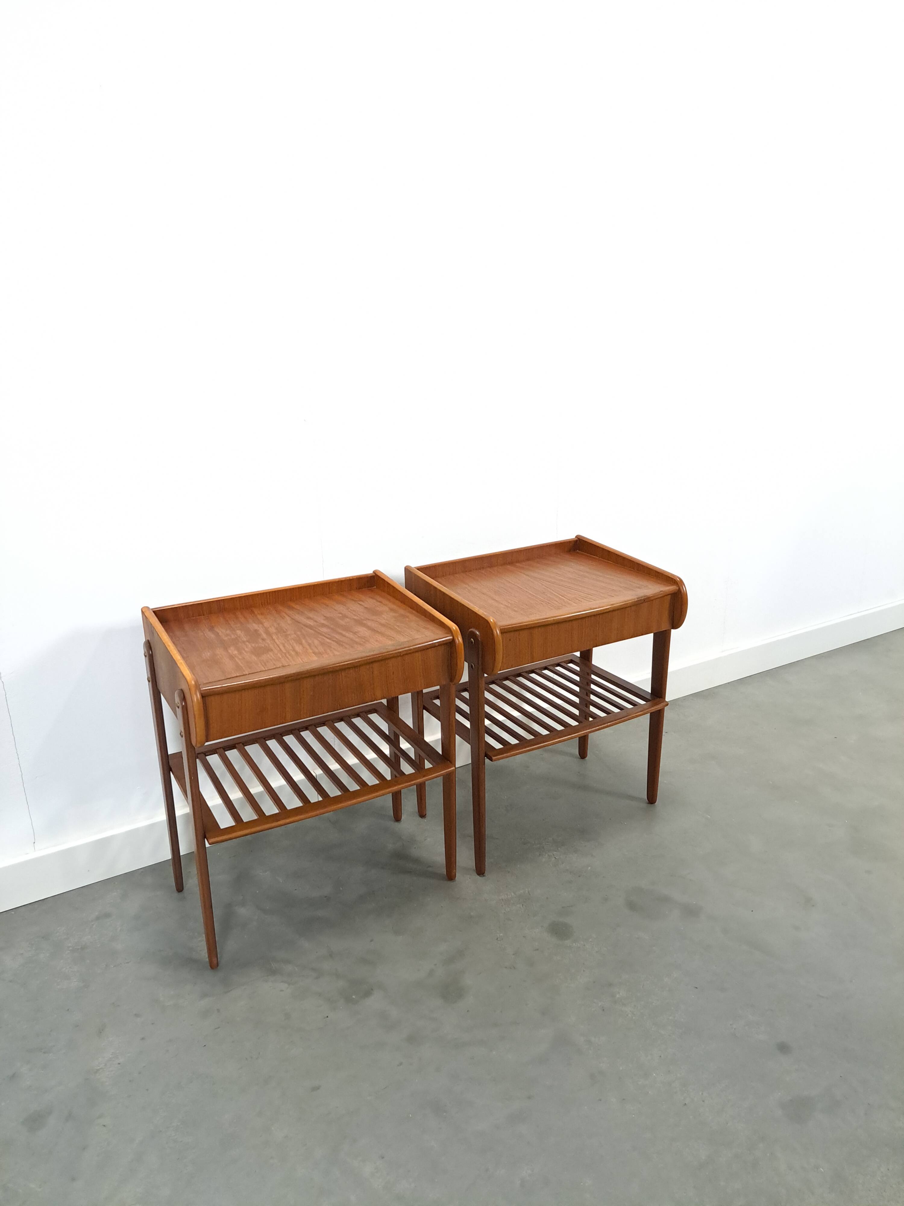 Teak fineer nachtkastjes set met lade uit Zweden