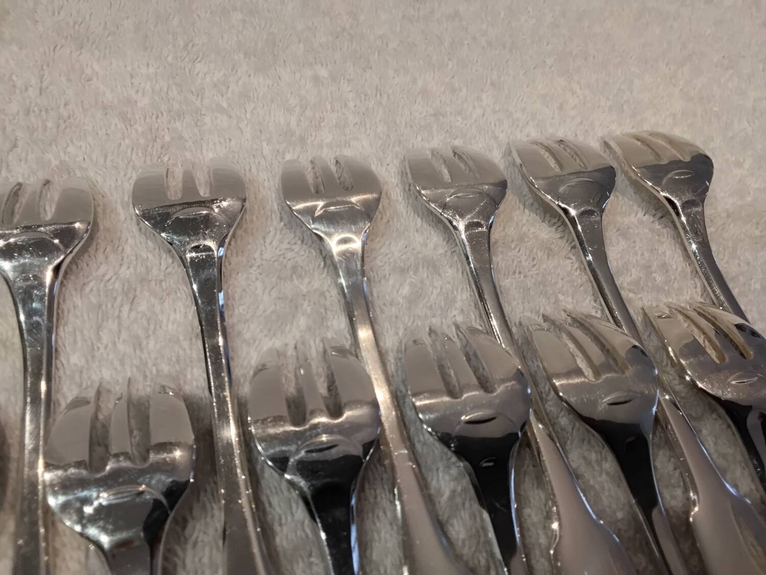 12 silver-plated oyster forks, Christofle Cluny goldsmith, 14.9 cm