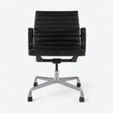 Chaise de bureau noire Herman Miller Original Eames EA318 avec base à roulettes