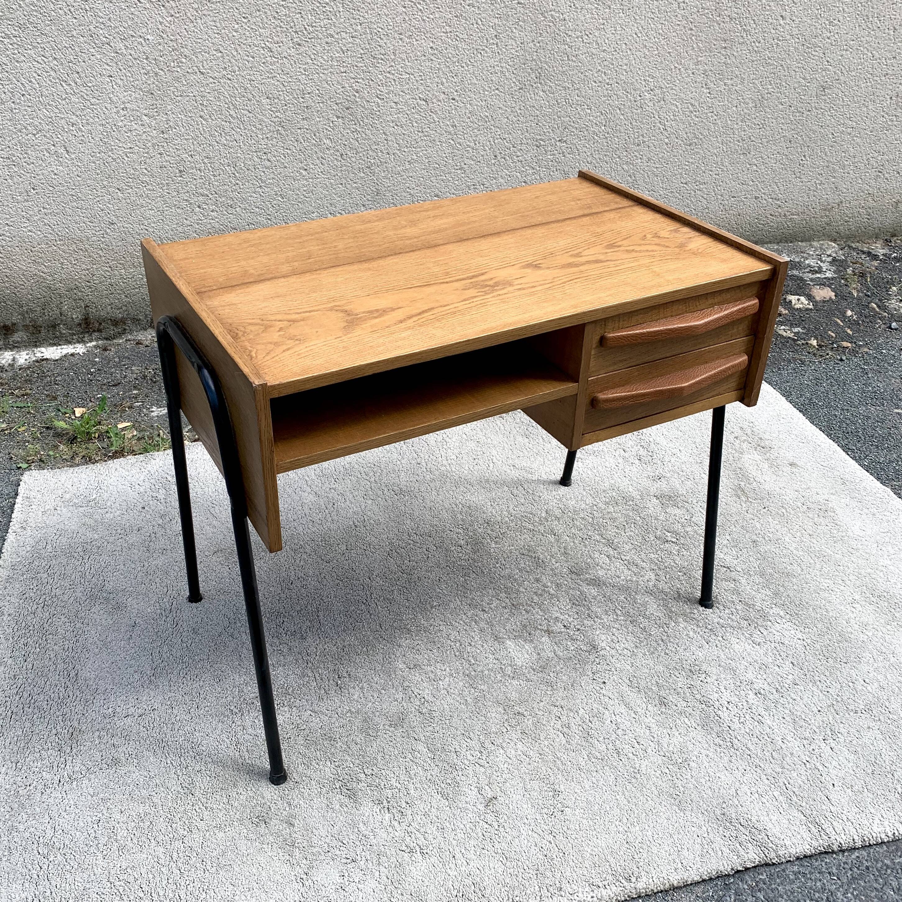 2-drawer, 1-compartment desk from 1950