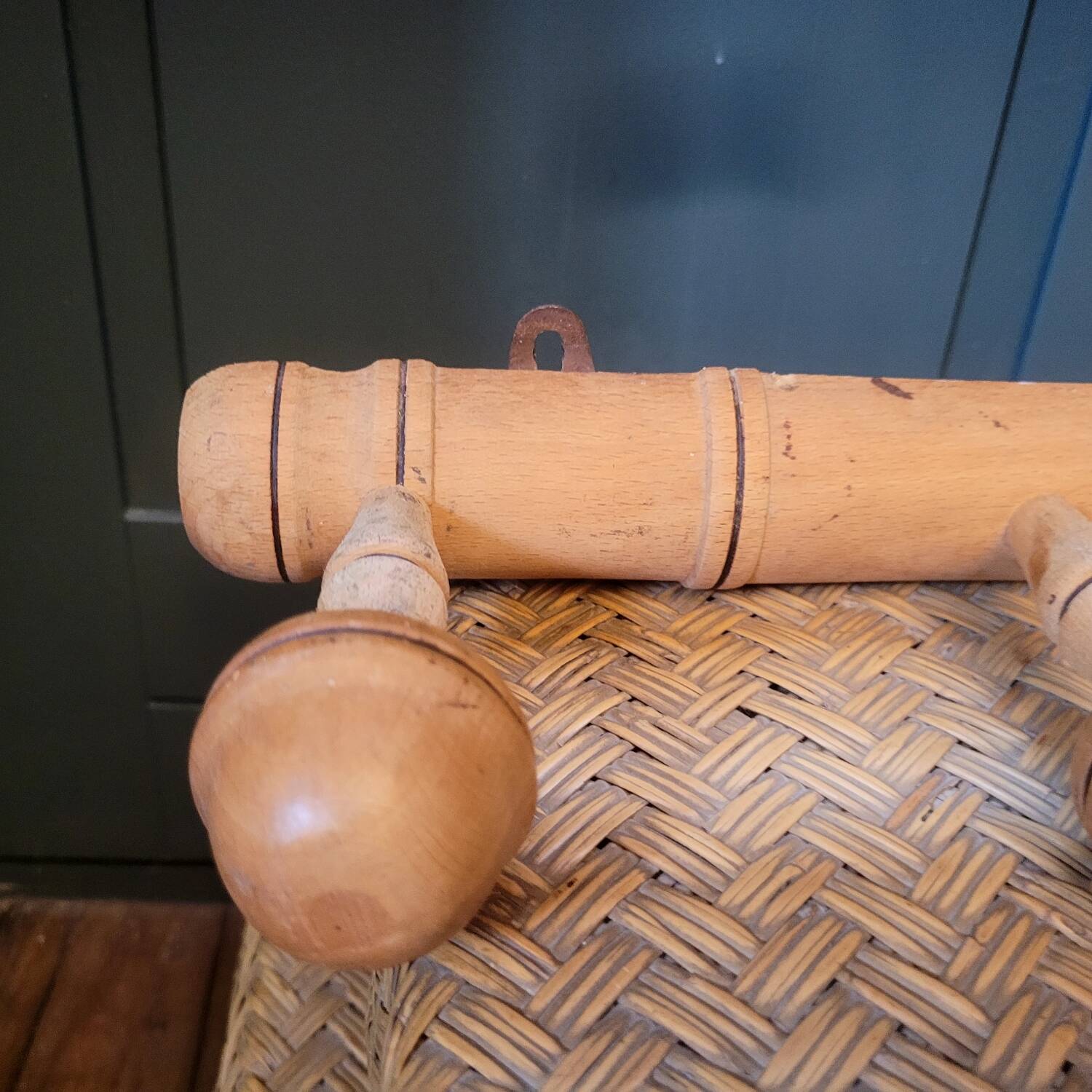 Coat rack with 5 turned wooden hooks from the 30s