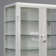 Armoire à pharmacie en fer, années 1950