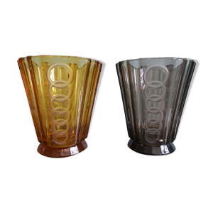 paire de vases art deco en verre pressé moulé, années 30