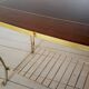 Table basse vintage en bois laqué et métal doré