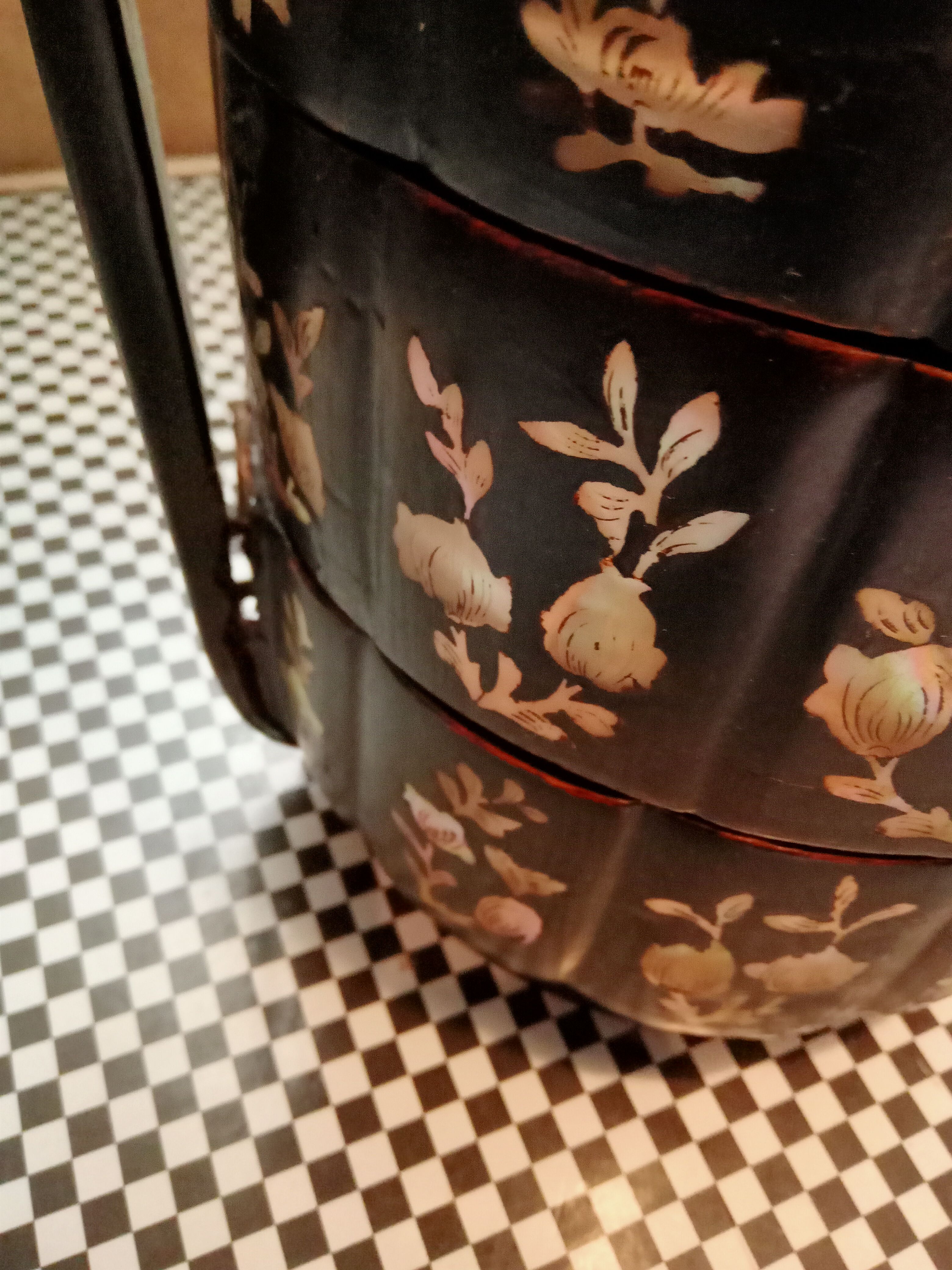 Box in lacquer and mother-of-pearl Tonkin 19th