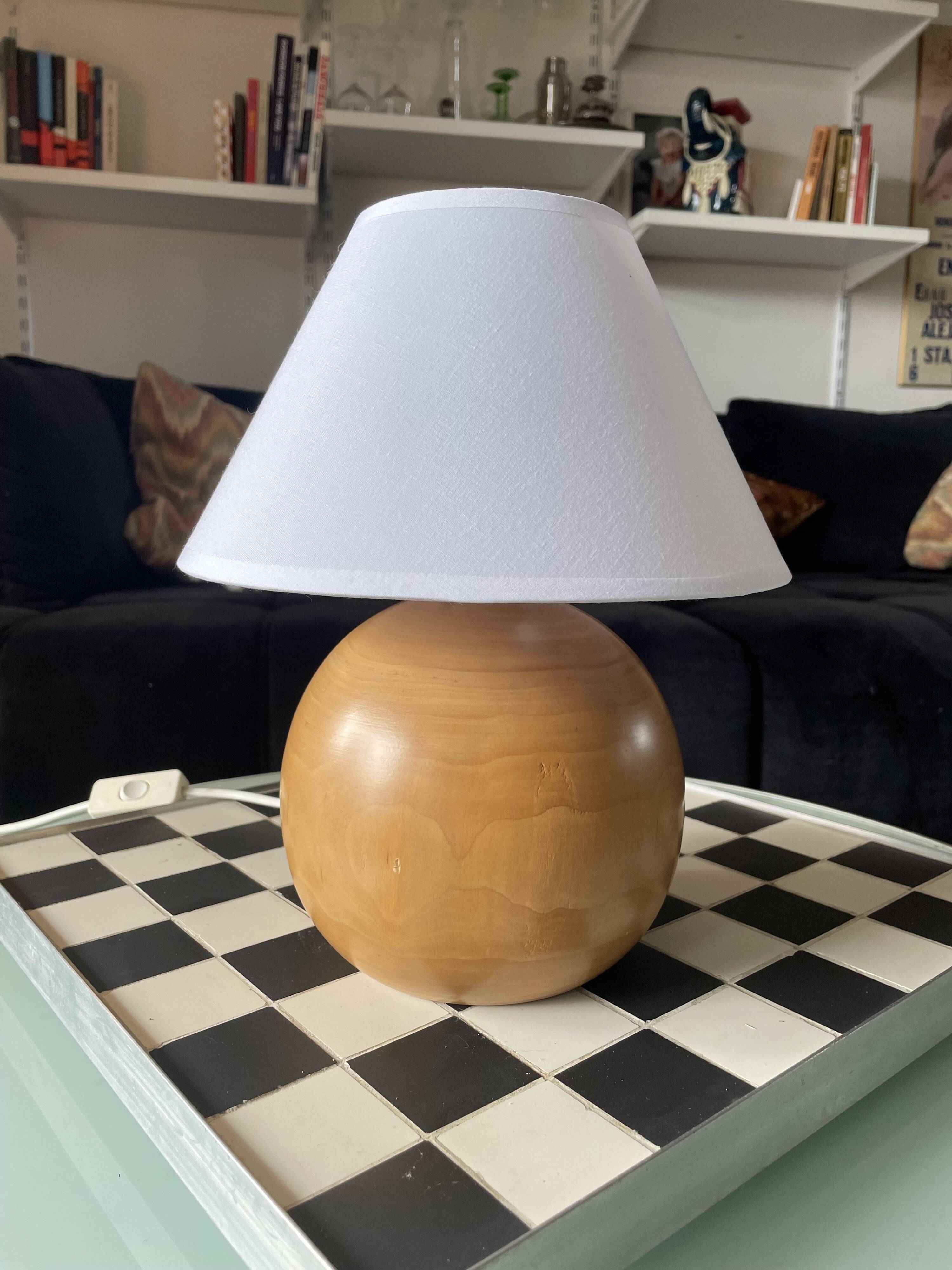 Lampe vintage en bois tourné massif