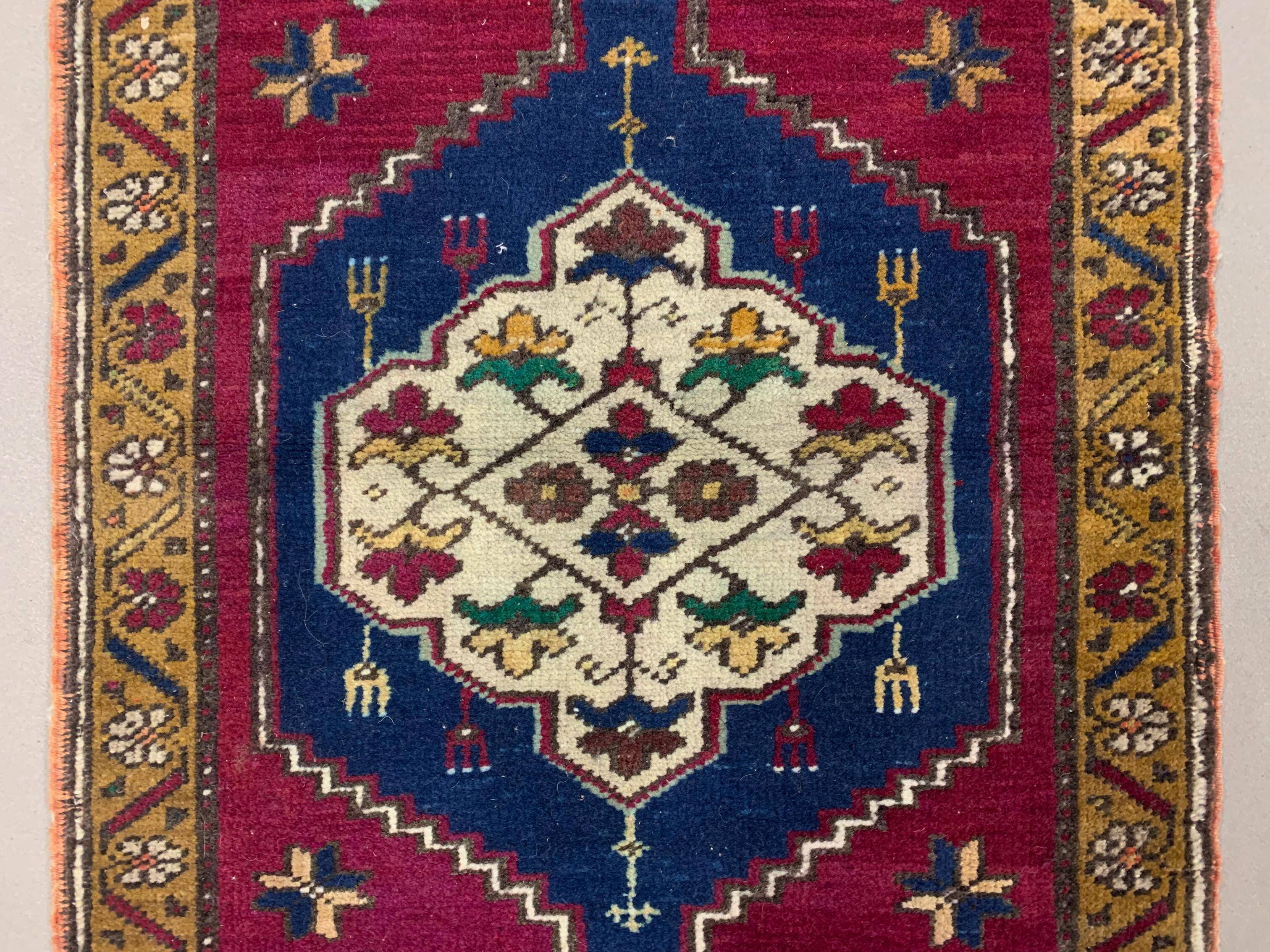 Small Vintage Turkish Rug 92x55 cm, Short Runner, Tribal, Shabby, Mini Carpet