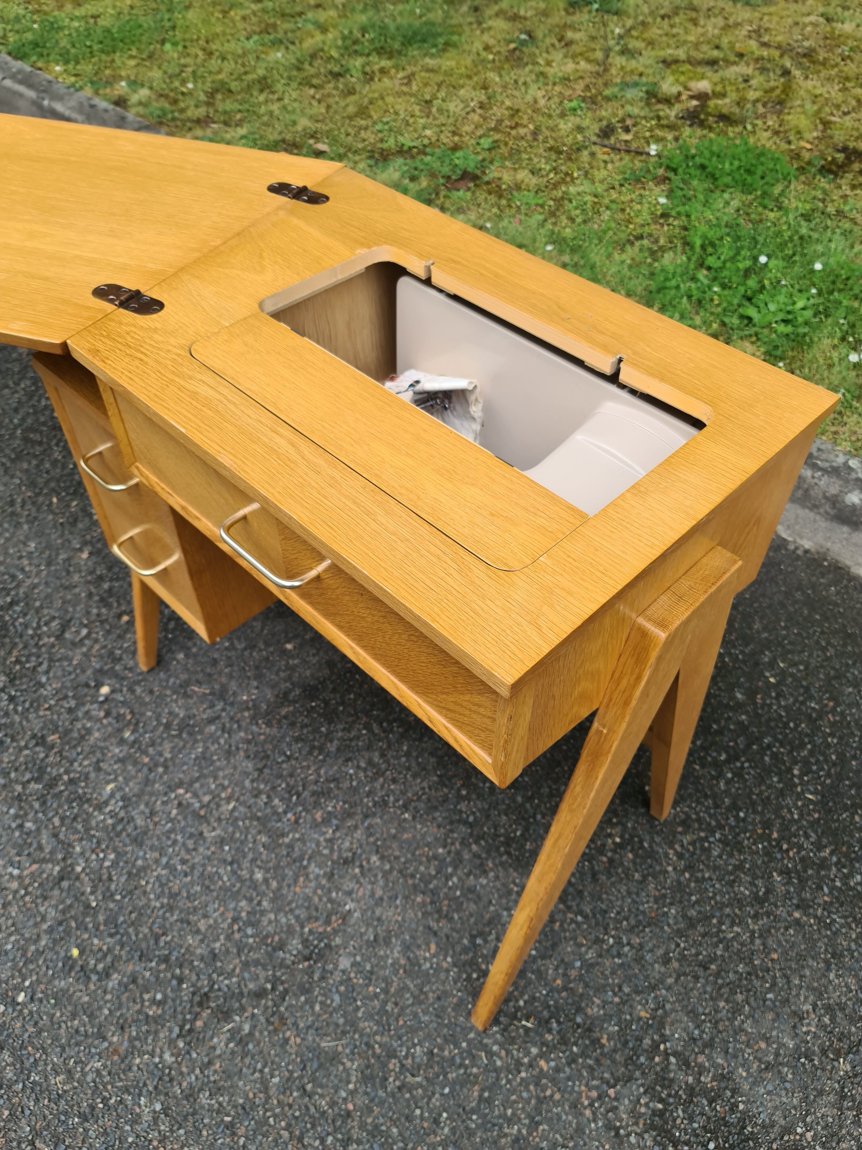 Scandinavian vintage desk 1960 (Singer sewing machine)