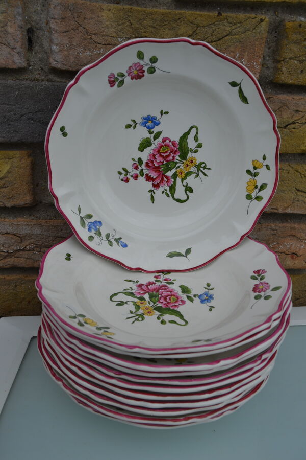 12 assiettes creuses Vieux Saint Amand 1713