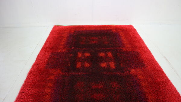 tapis moderniste rouge multi-color high pile grand tapis rya par Desso années 1970 170x240cm