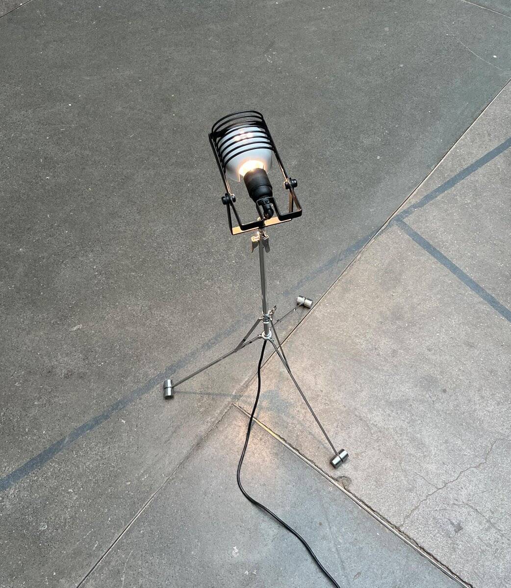 Vintage Italian Sintesi Terra folding floor lamp with tripod by Ernesto Gismondi for Artemide, 1970s.