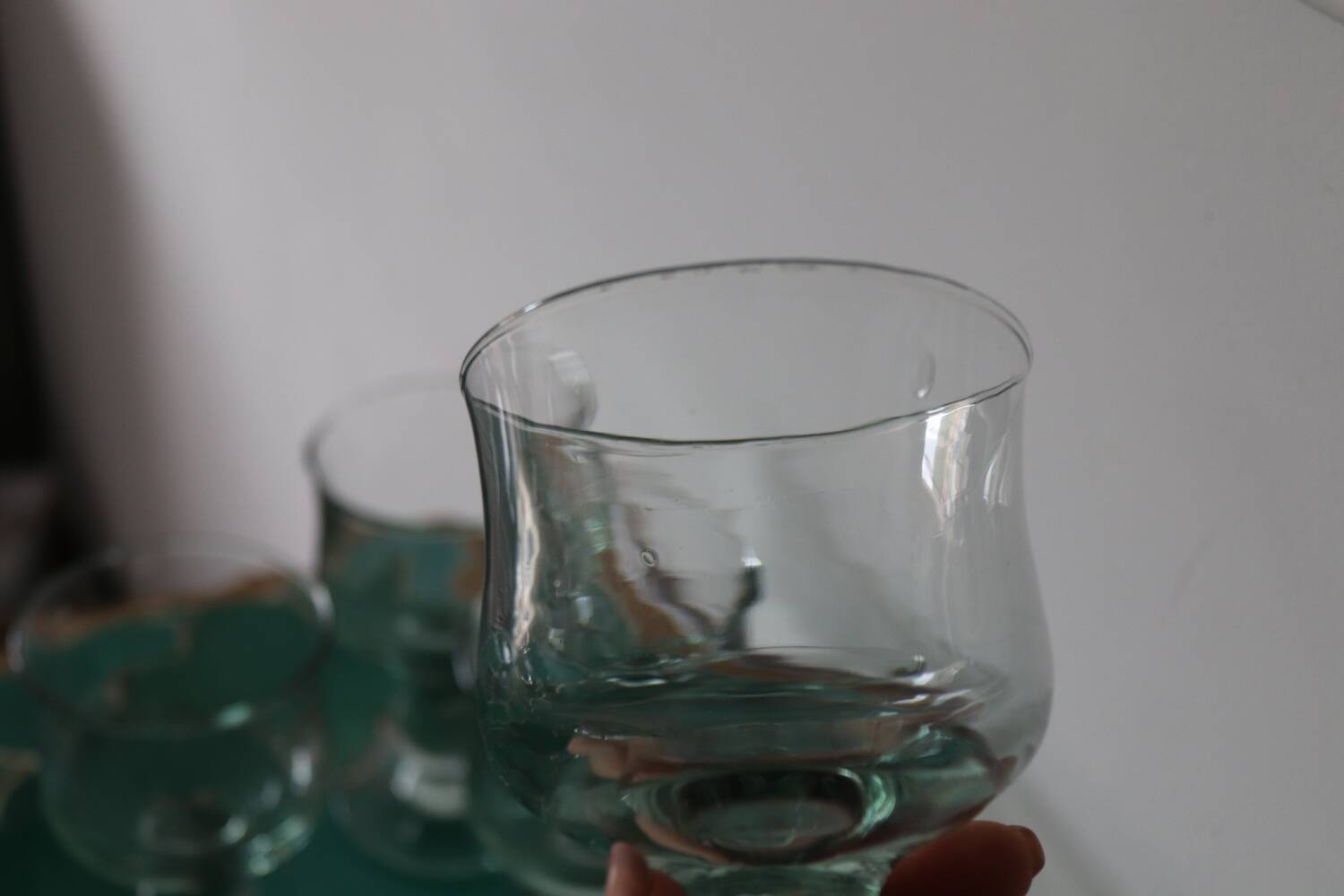 7 grands verres à vin soufflés vert d'eau