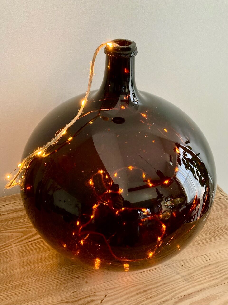 Lady Jeanne Amber Old