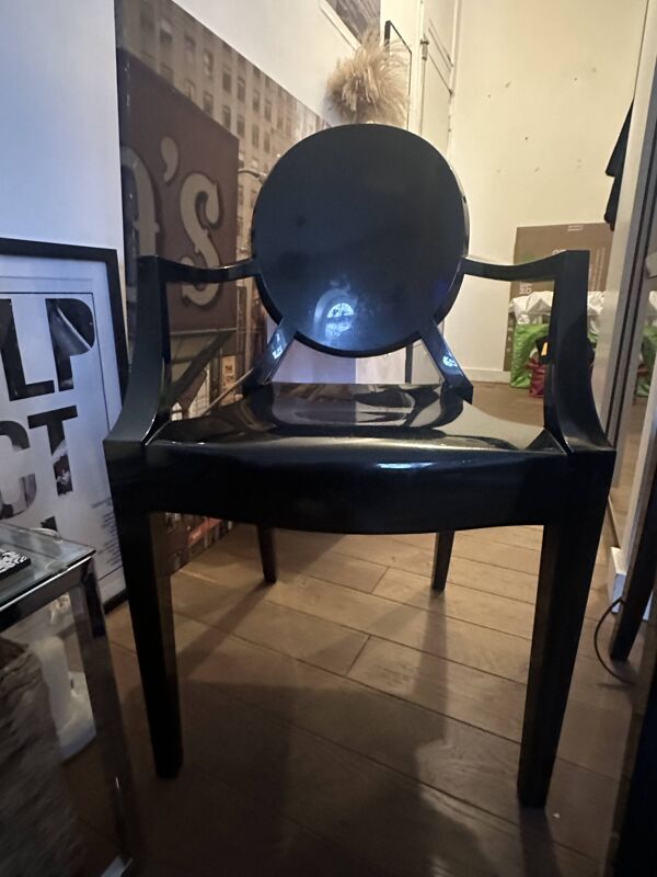 Chaises Louis Ghost de Philippe Starck