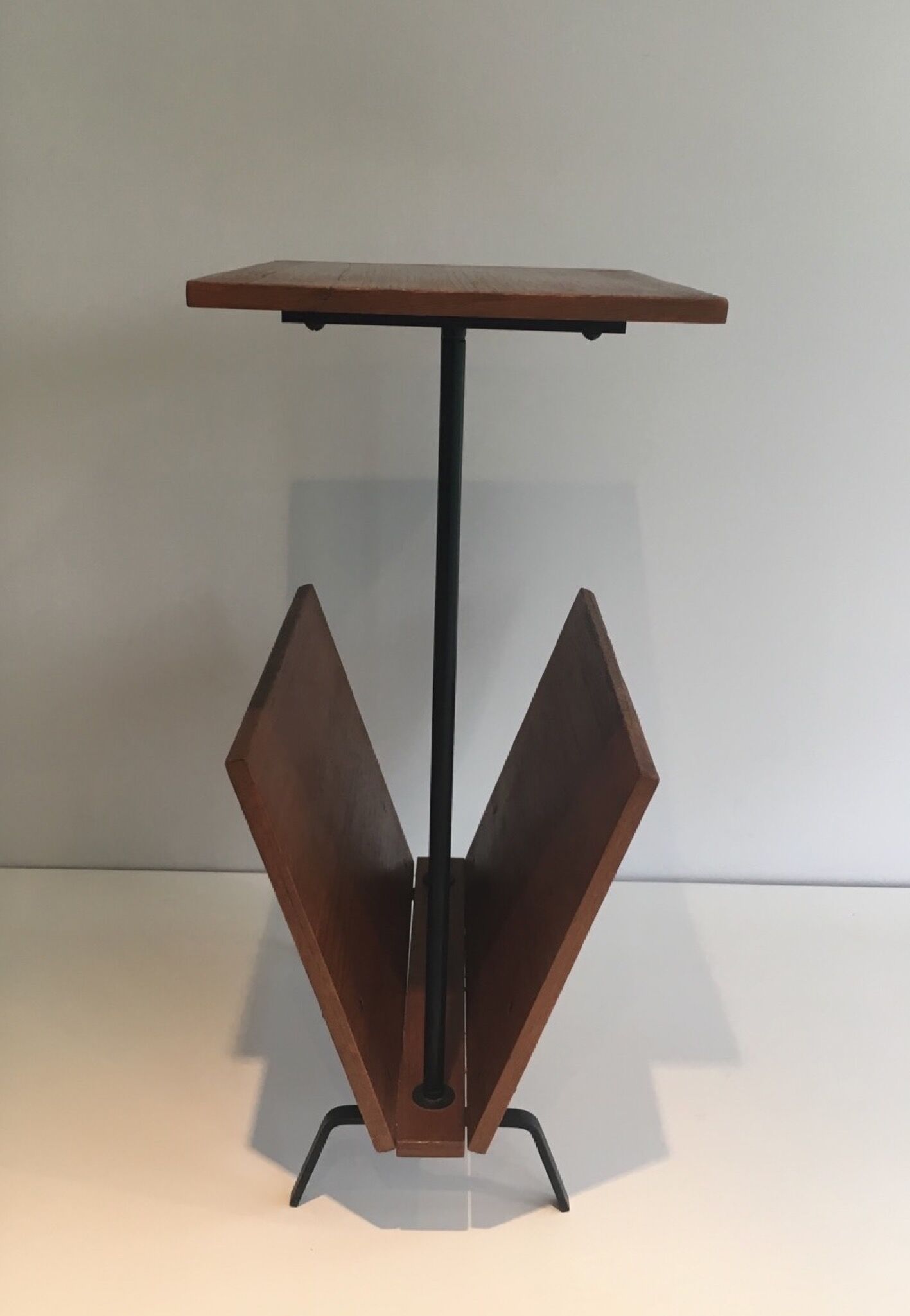 Table magazine holder