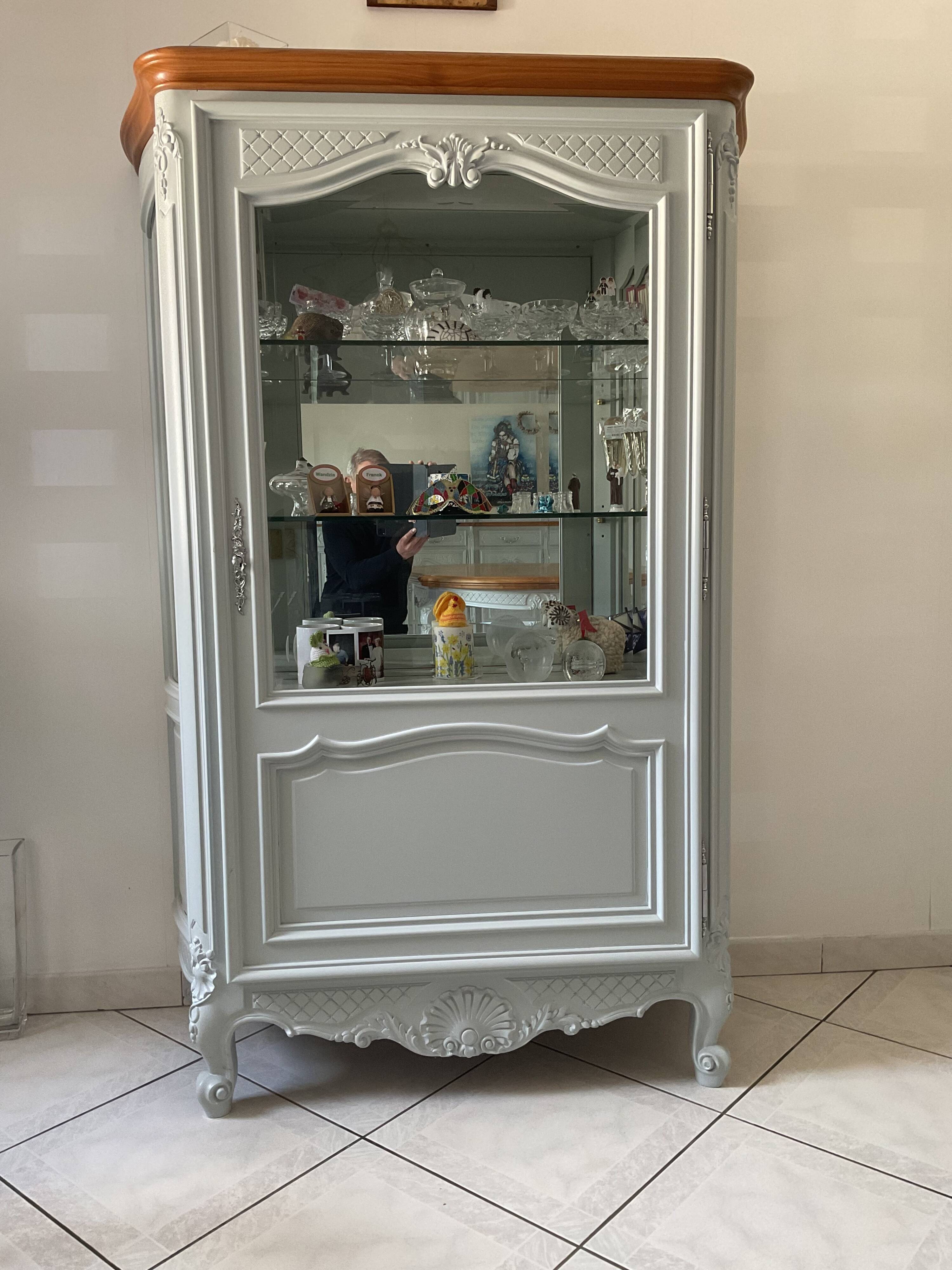 Louis XV display cabinet in solid cherry wood, patinated in Gustavian grey.