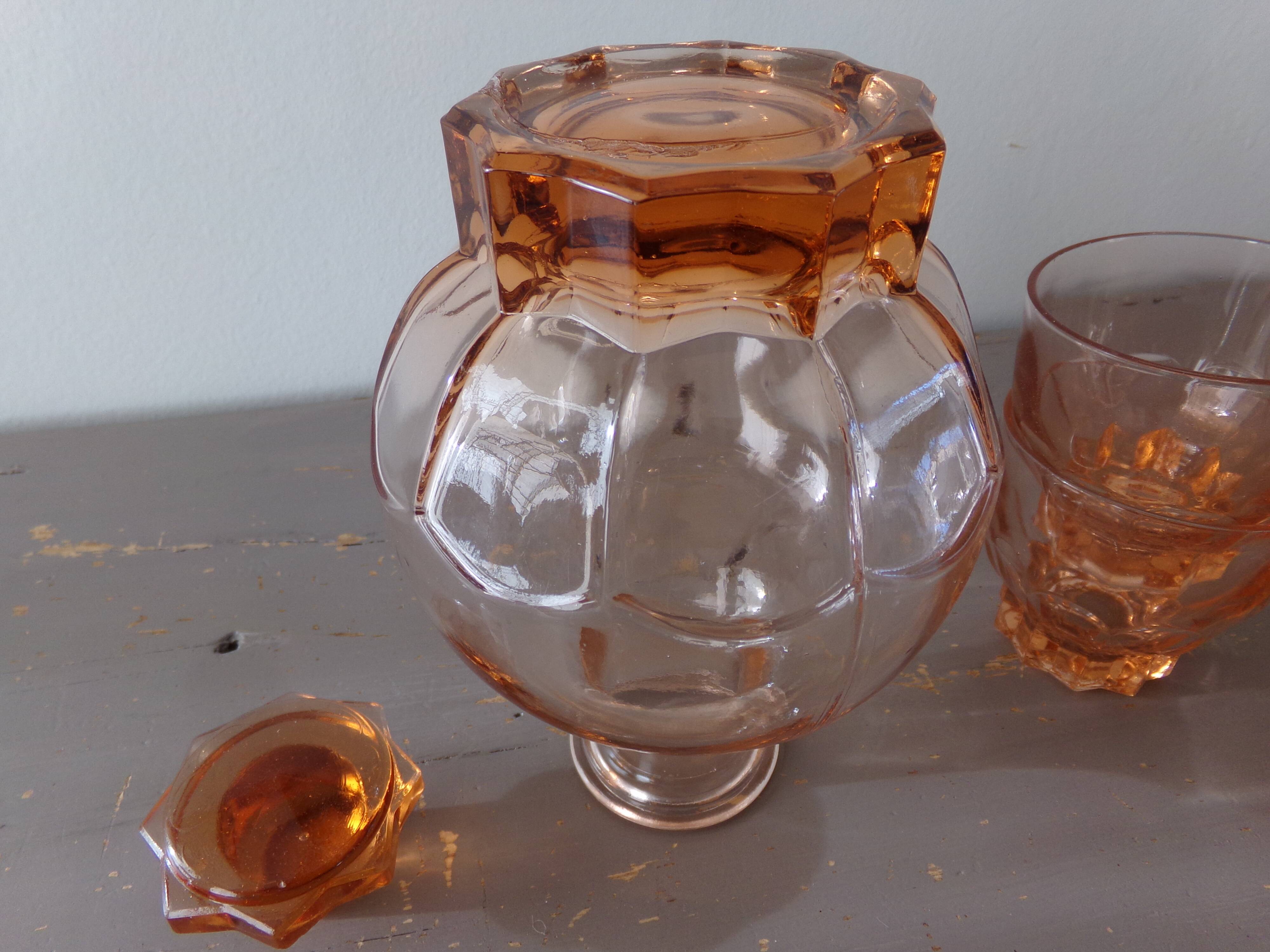 Art Deco carafe and its 4 glasses