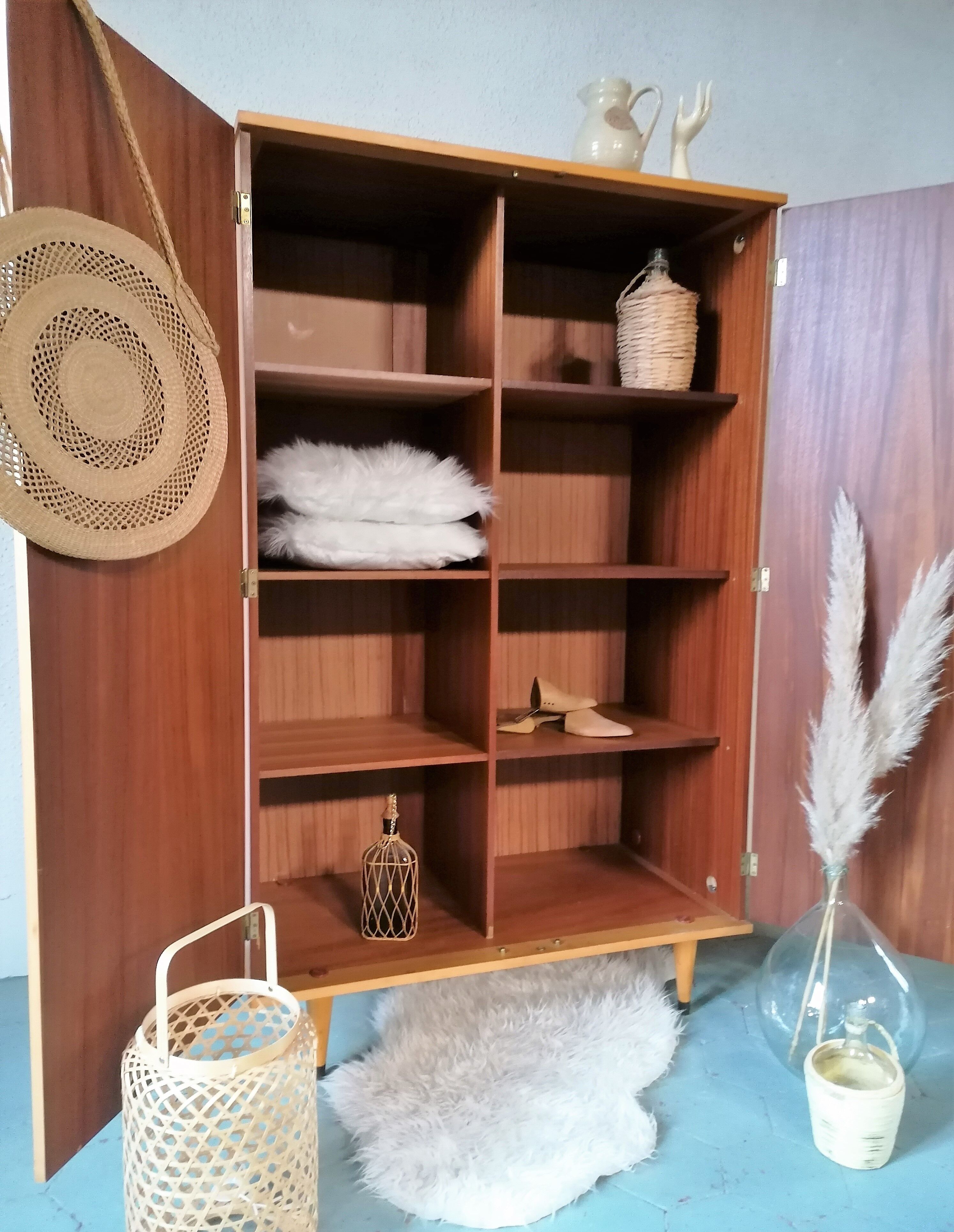 Armoire vintage