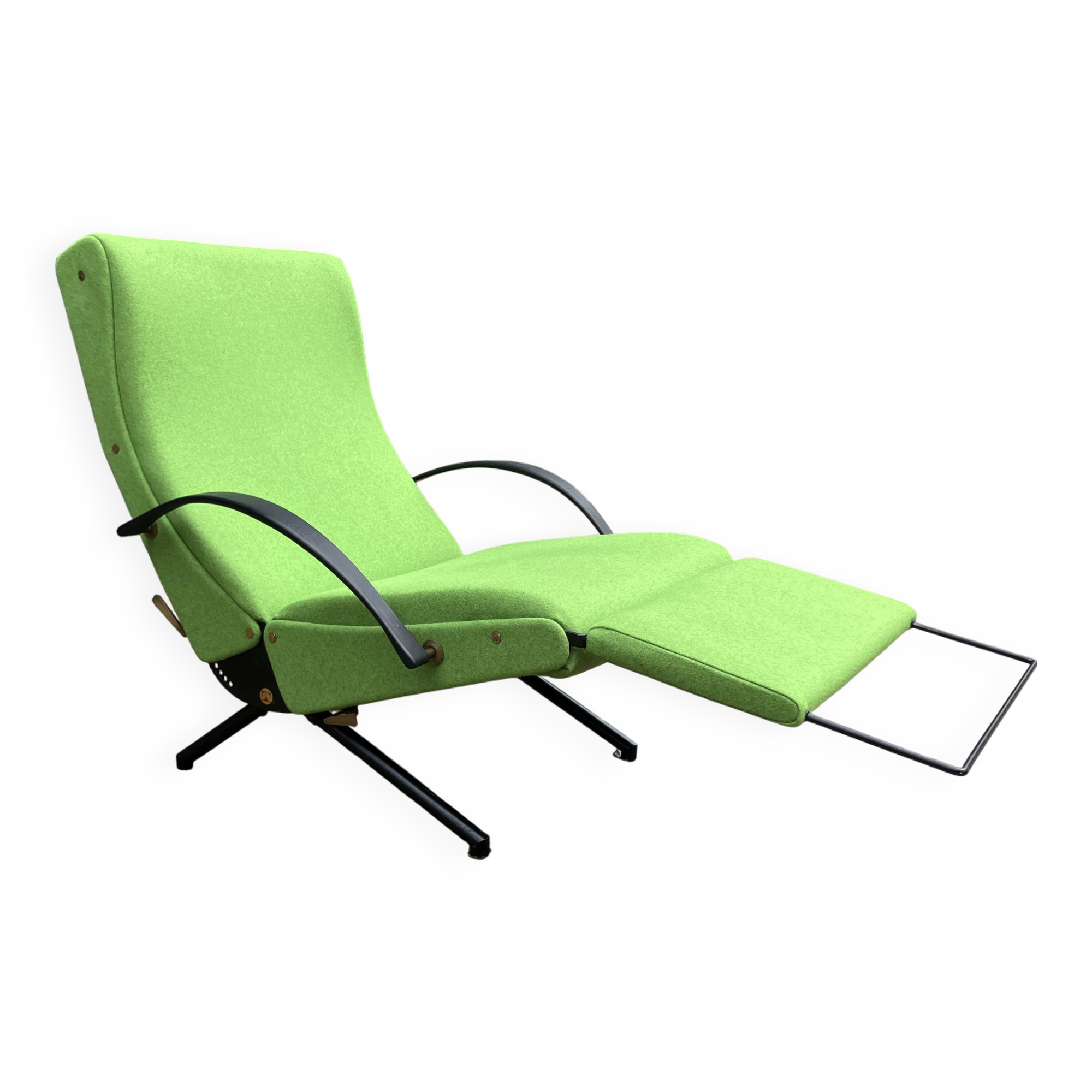 Tecno P40 lounge by Osvaldo Borsani 1st edition, terug in new state!