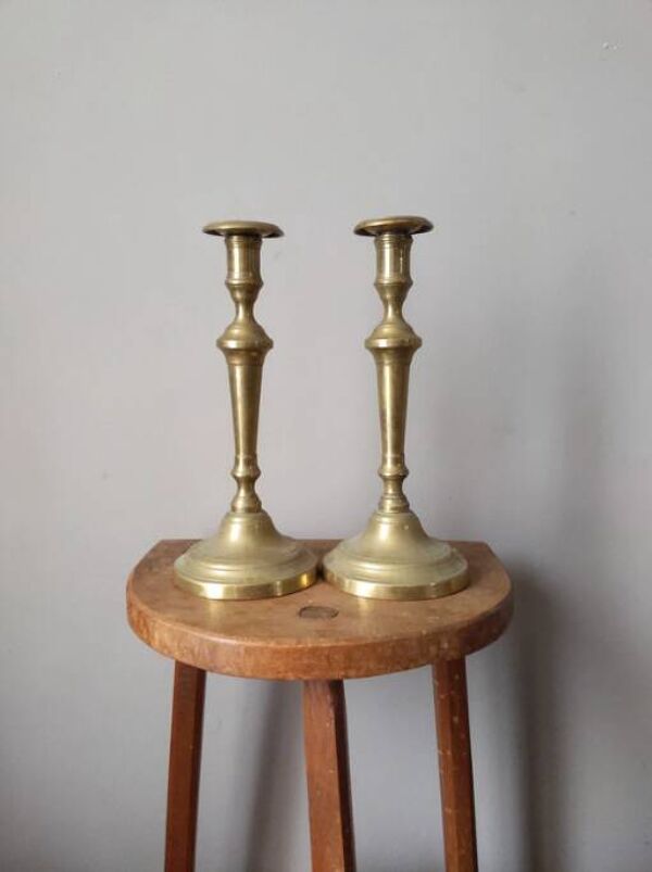 Paire de bougeoirs en laiton anciens campagne scandinave chandeliers
