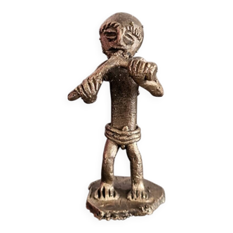 Ancient Akan weight for weighing gold in brass, in excellent condition.