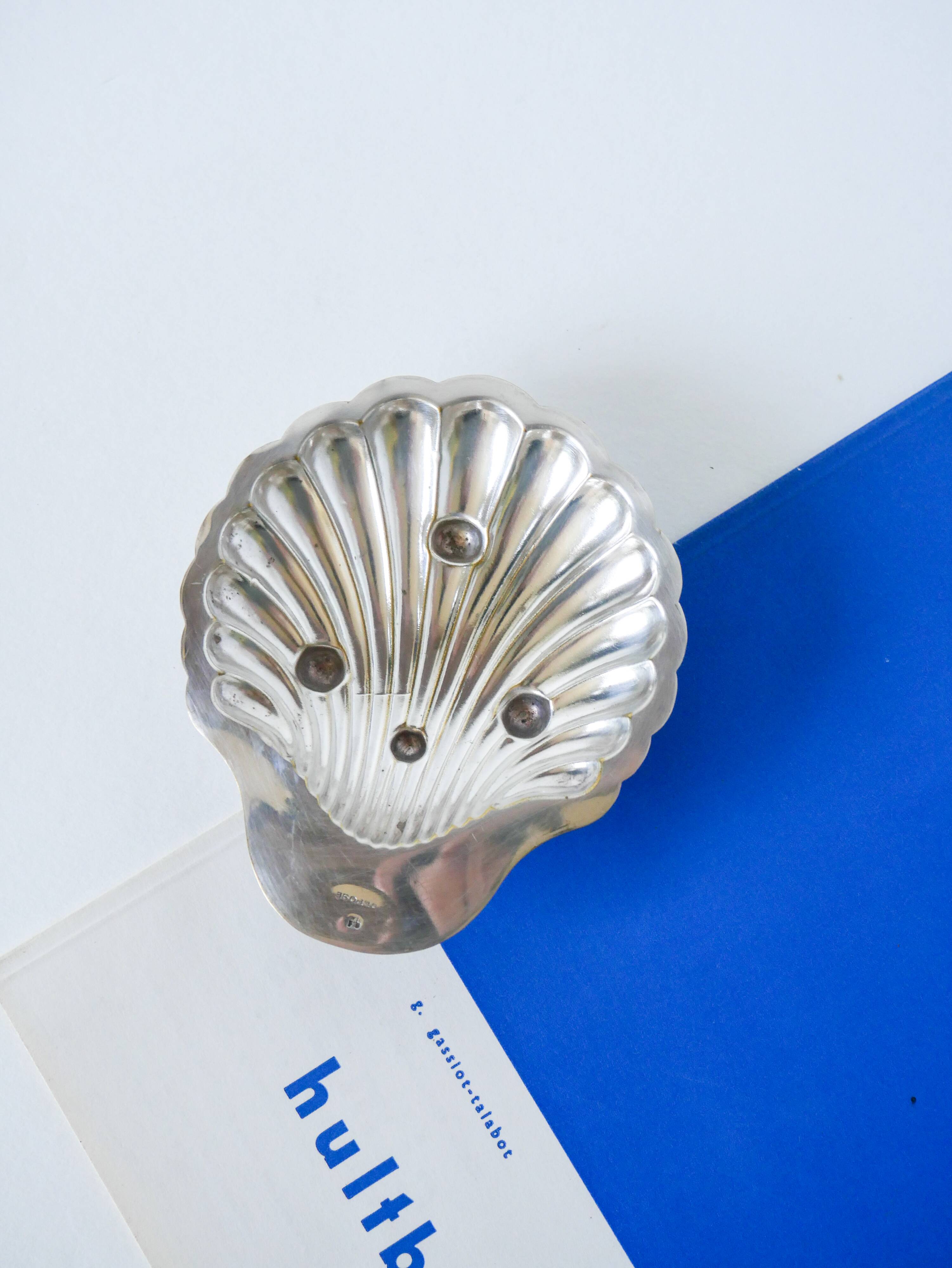 Shell pocket in silver metal, hallmarked, 20th century
