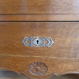 Light oak chest of drawers has 3 drawers