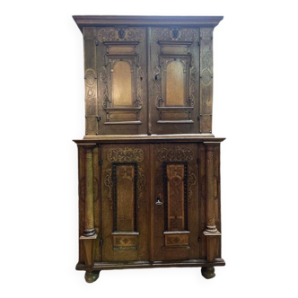 Buffet deux corps allemand en bois sculpté