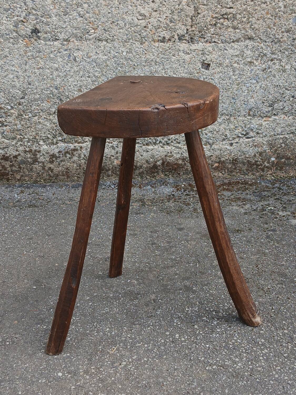 Farmhouse tripod stool in oak
