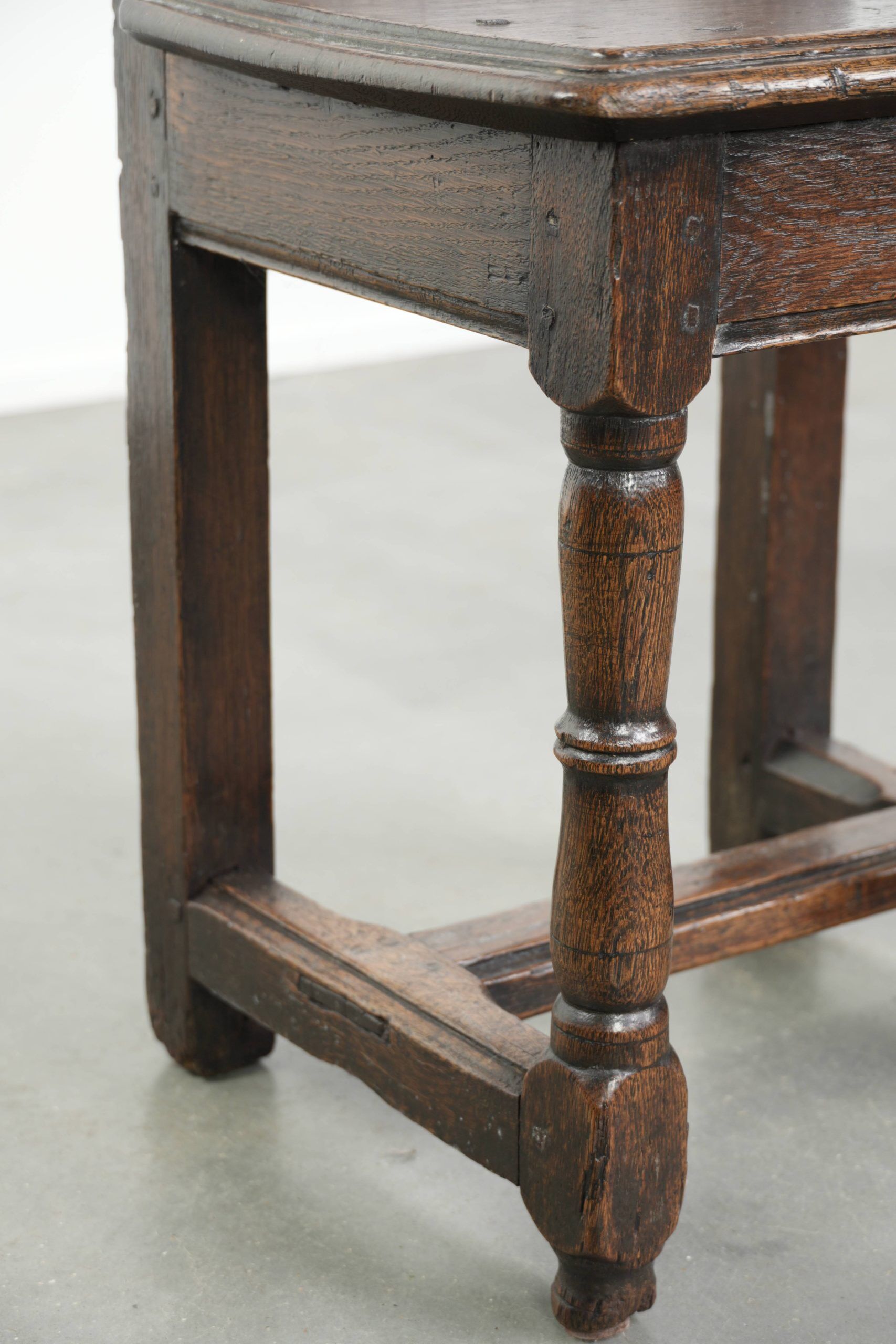 Chaise antique lorraine du XVIIIe siècle en chêne