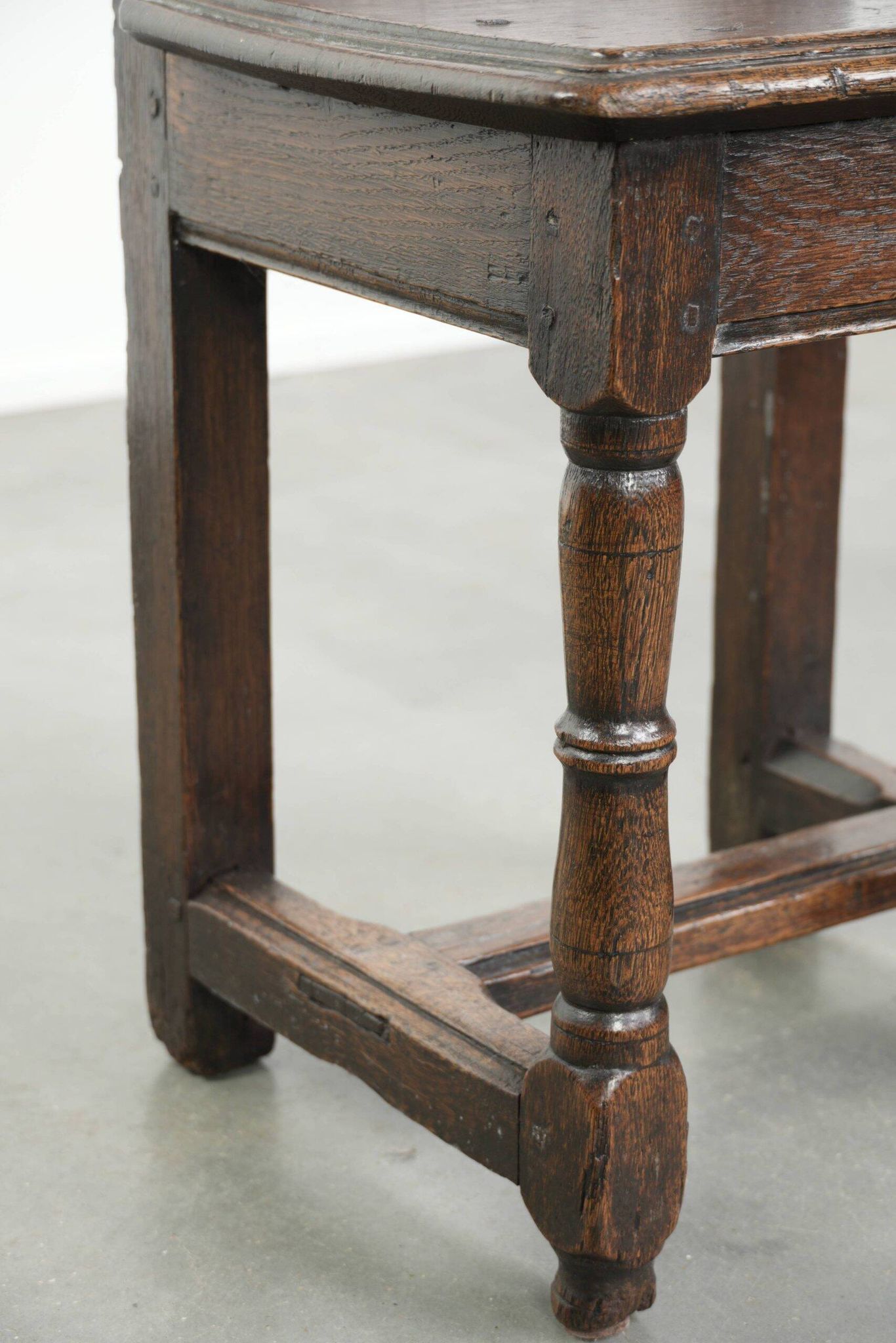 Chaise antique lorraine du XVIIIe siècle en chêne