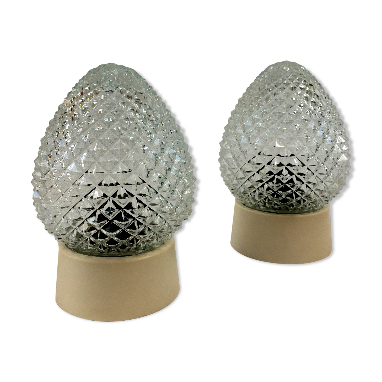 Paire d’appliques forme pomme de pin en verre moulé